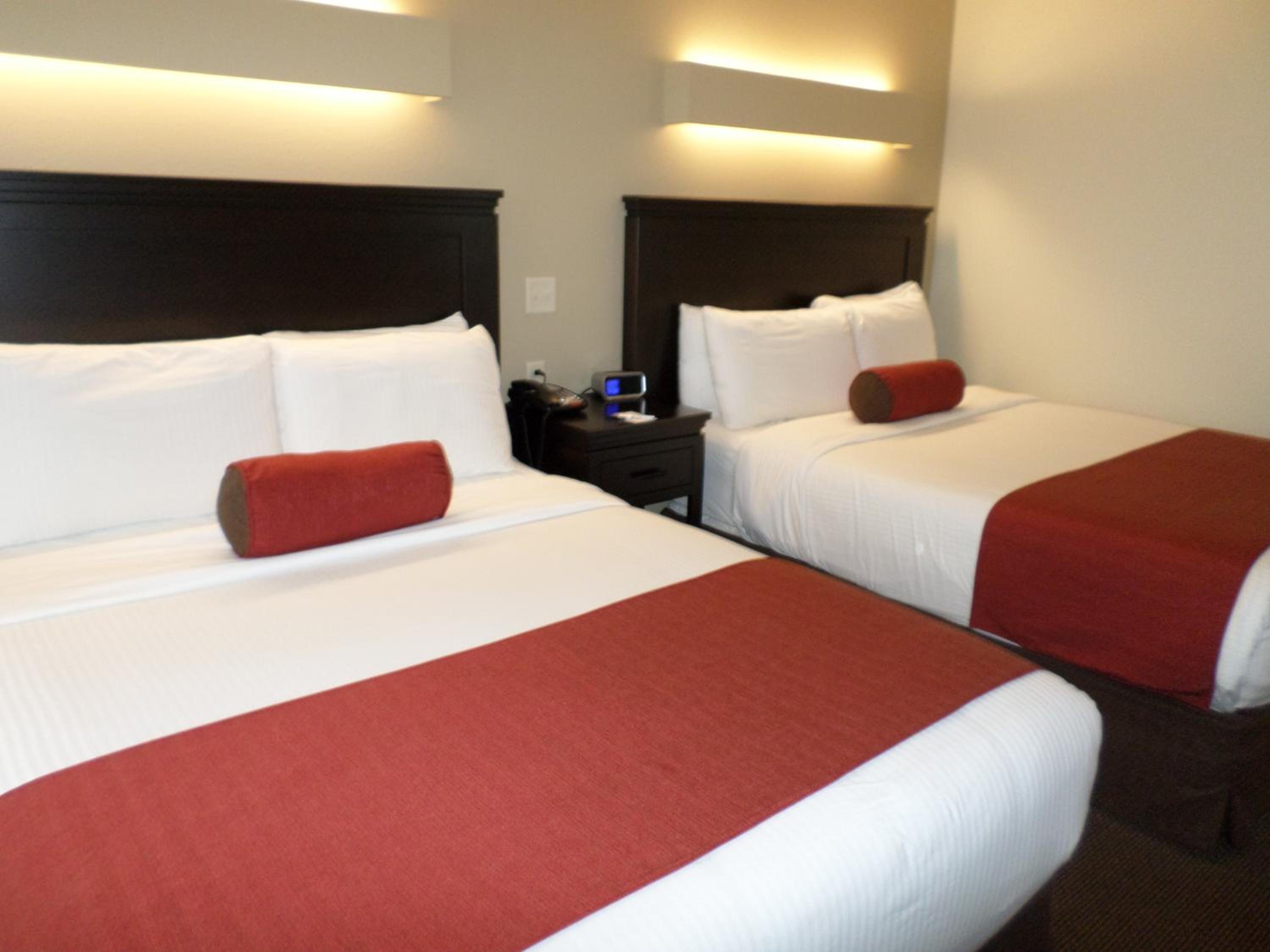 Deluxe Queen Room with Two Queen Beds - Photo 5