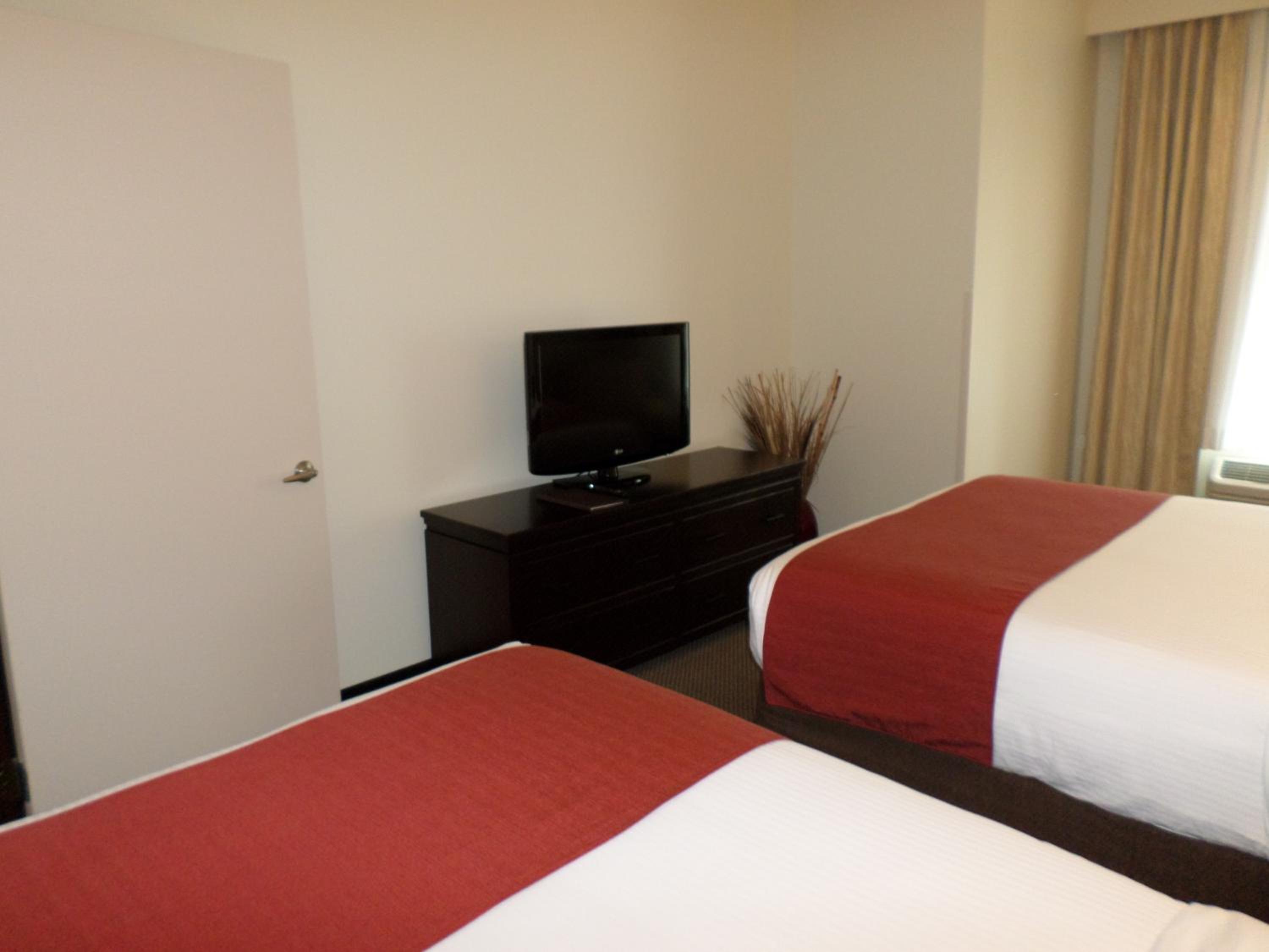 Deluxe Queen Room with Two Queen Beds - Photo 6