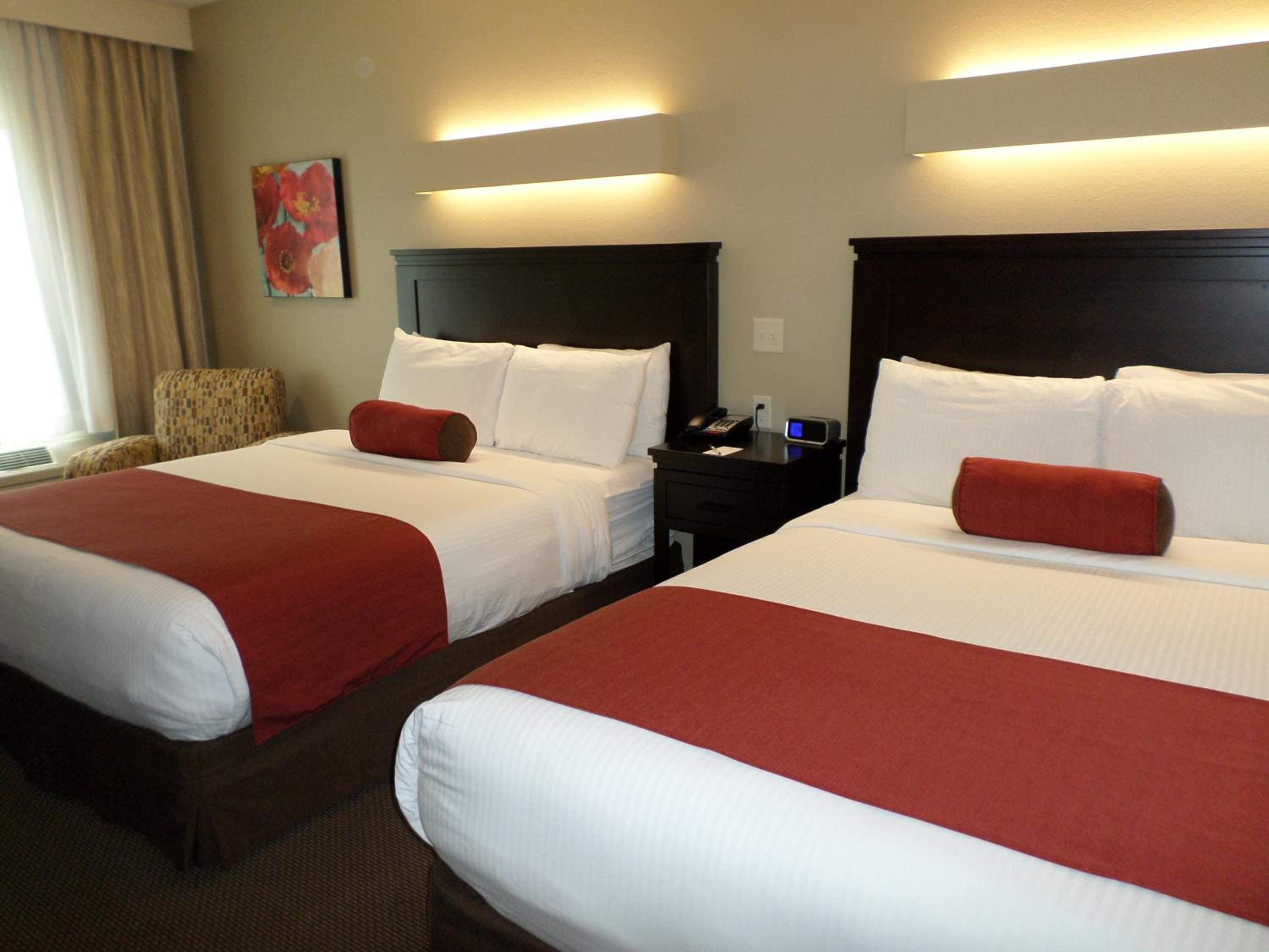 Deluxe Queen Room with Two Queen Beds - Photo 7
