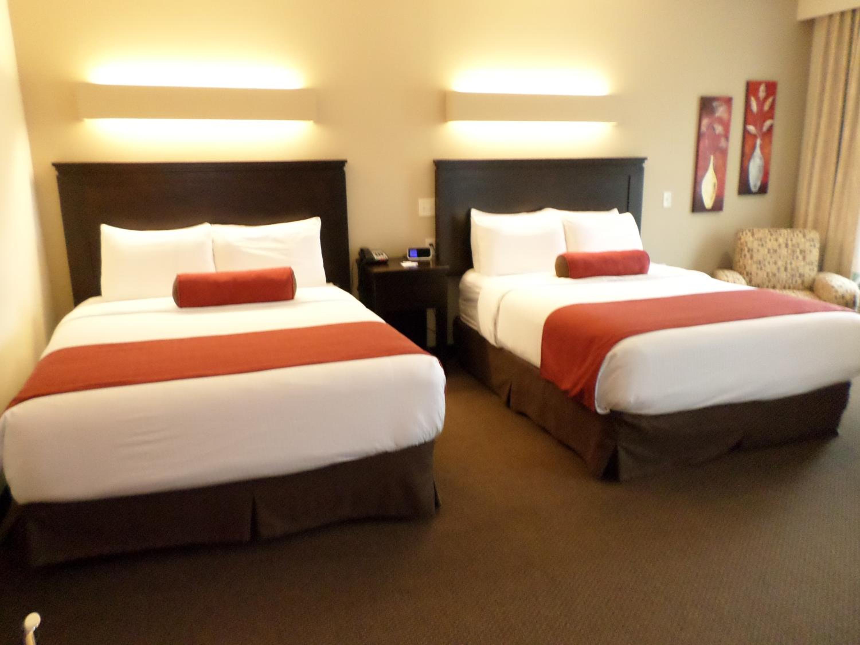 Queen Room with Two Queen Beds - Photo 6
