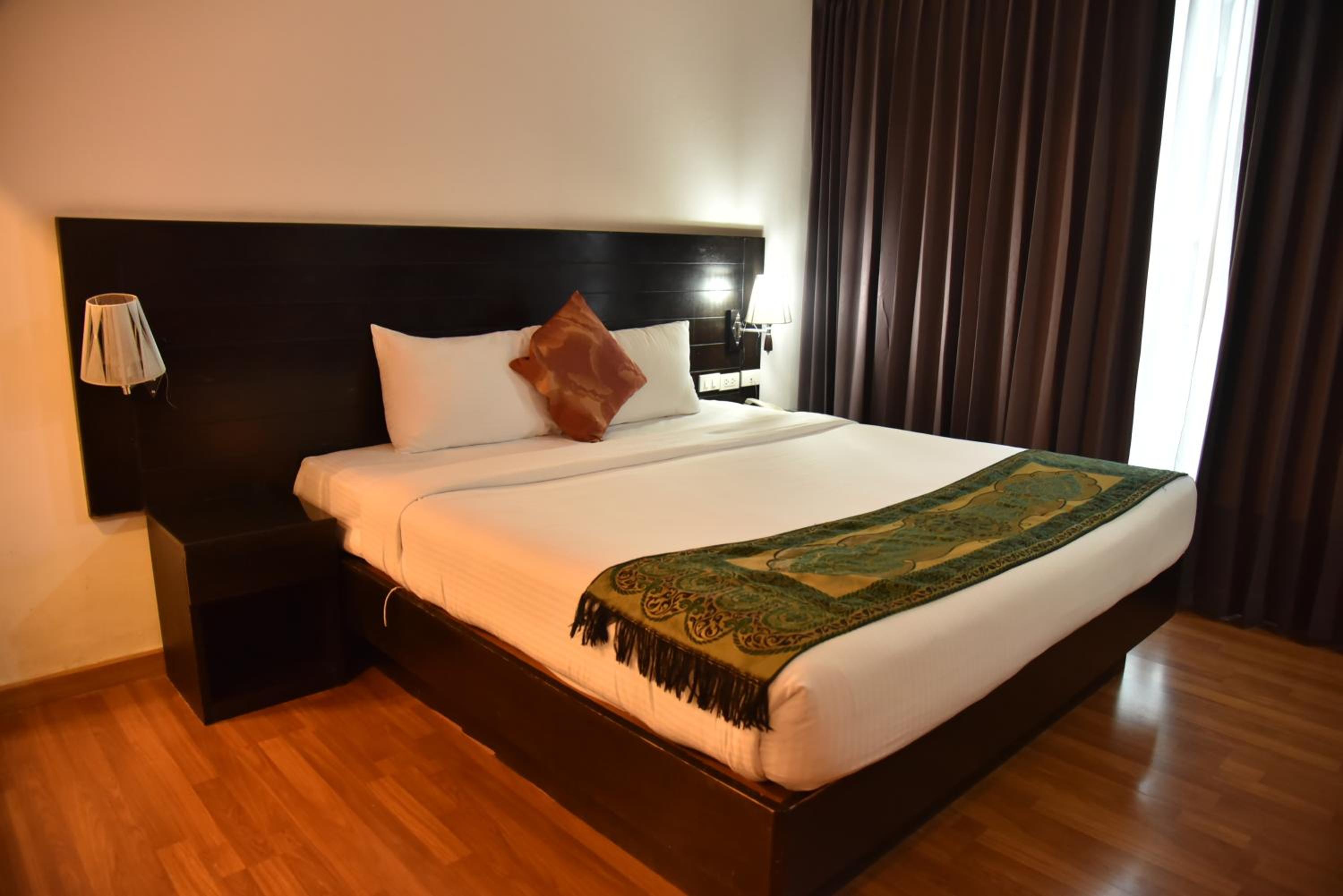 Boss Suites Nana Hotel — photo 89