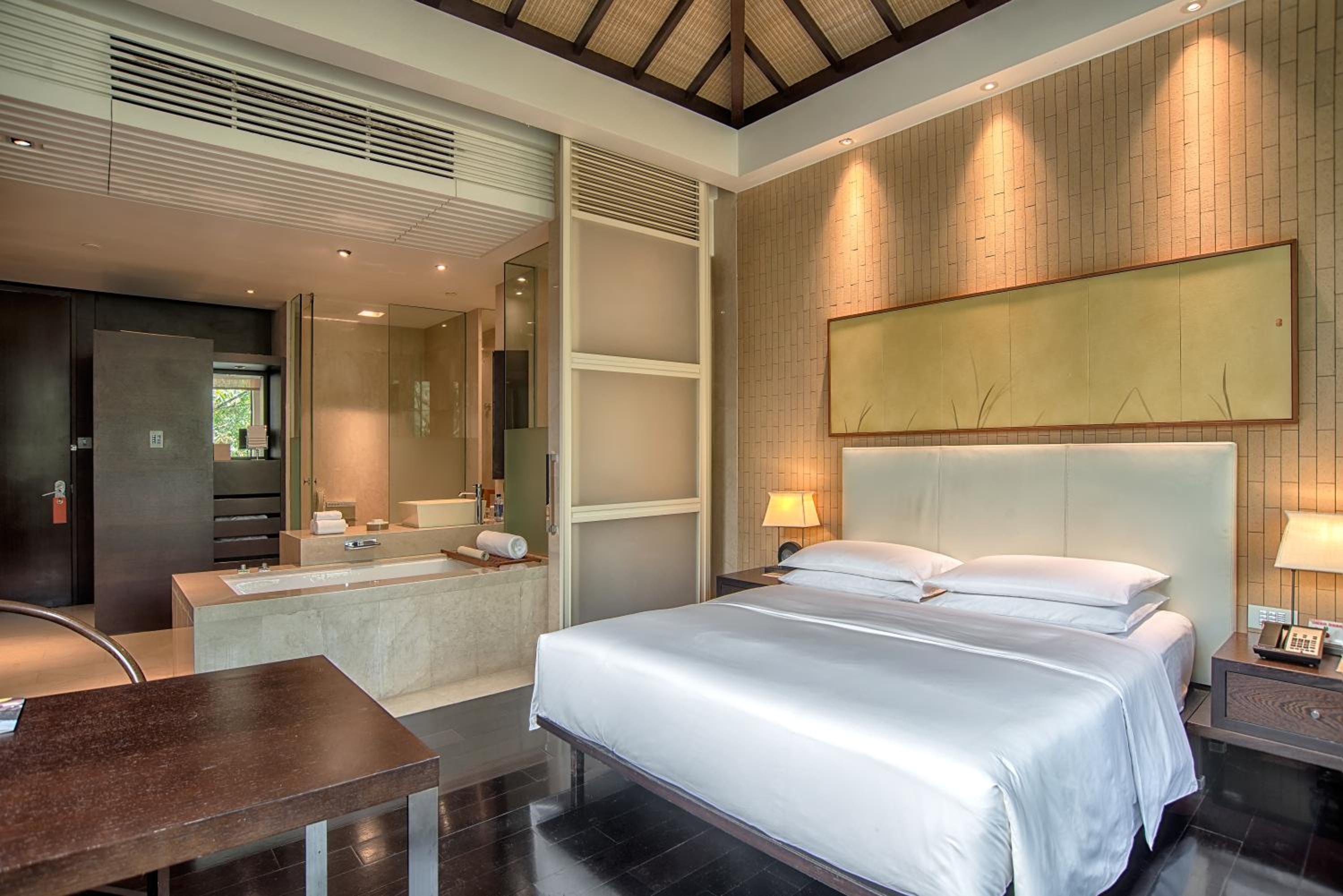 King Room with Garden View photo 3