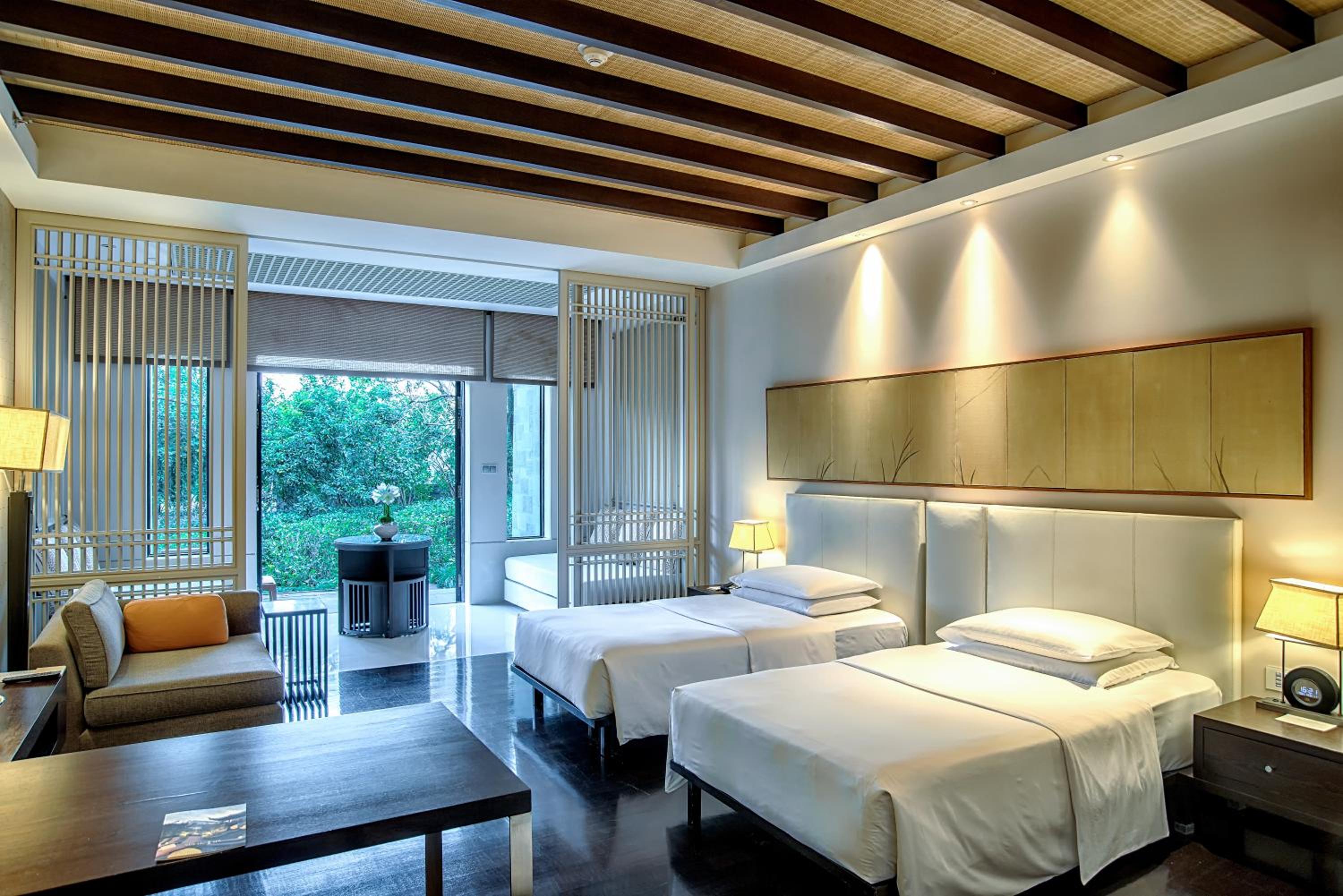 Twin Room with Courtyard and Garden View photo 2
