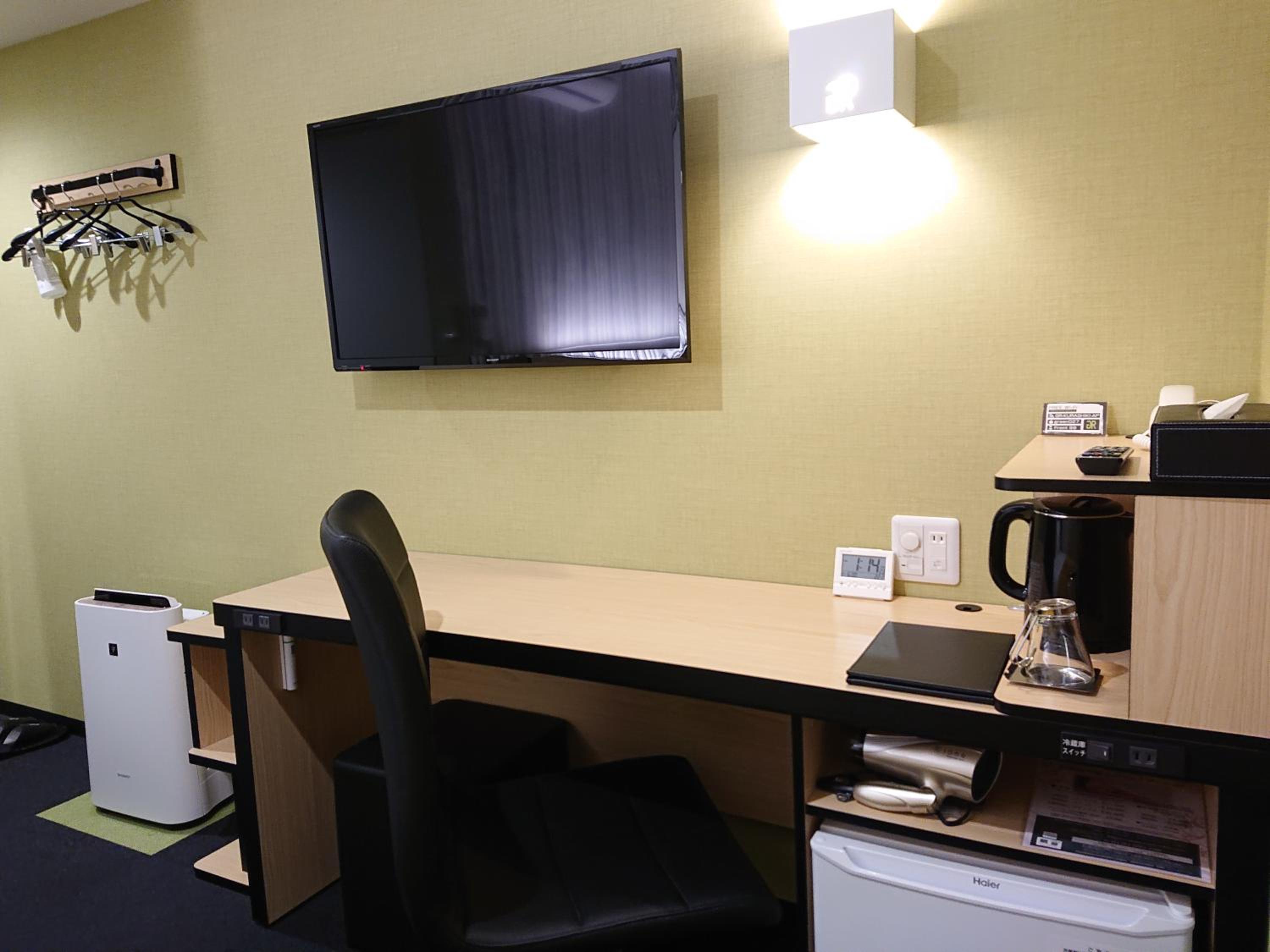 Single Room - Non-Smoking - Photo 8