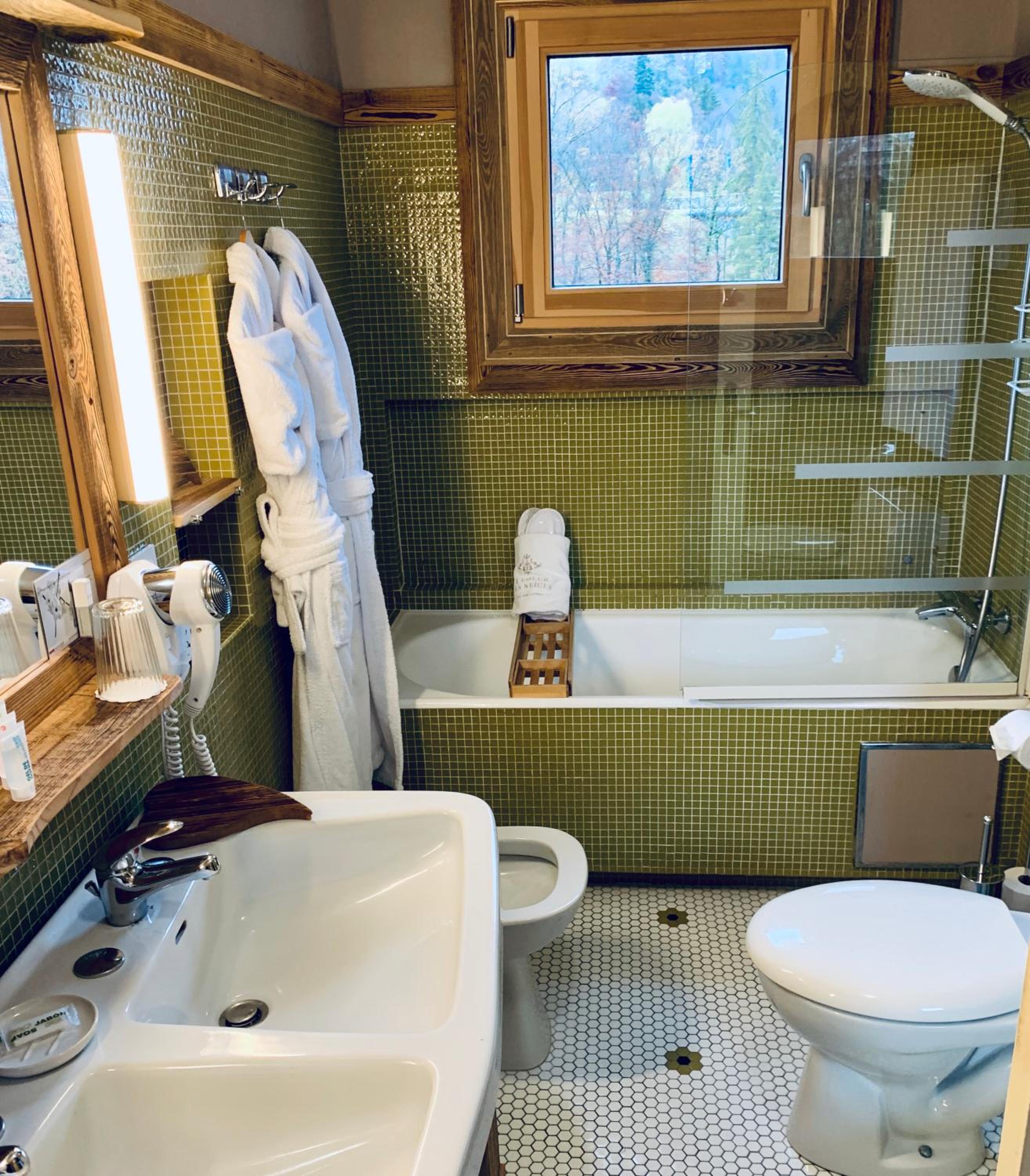 Deluxe Room - Photo 8