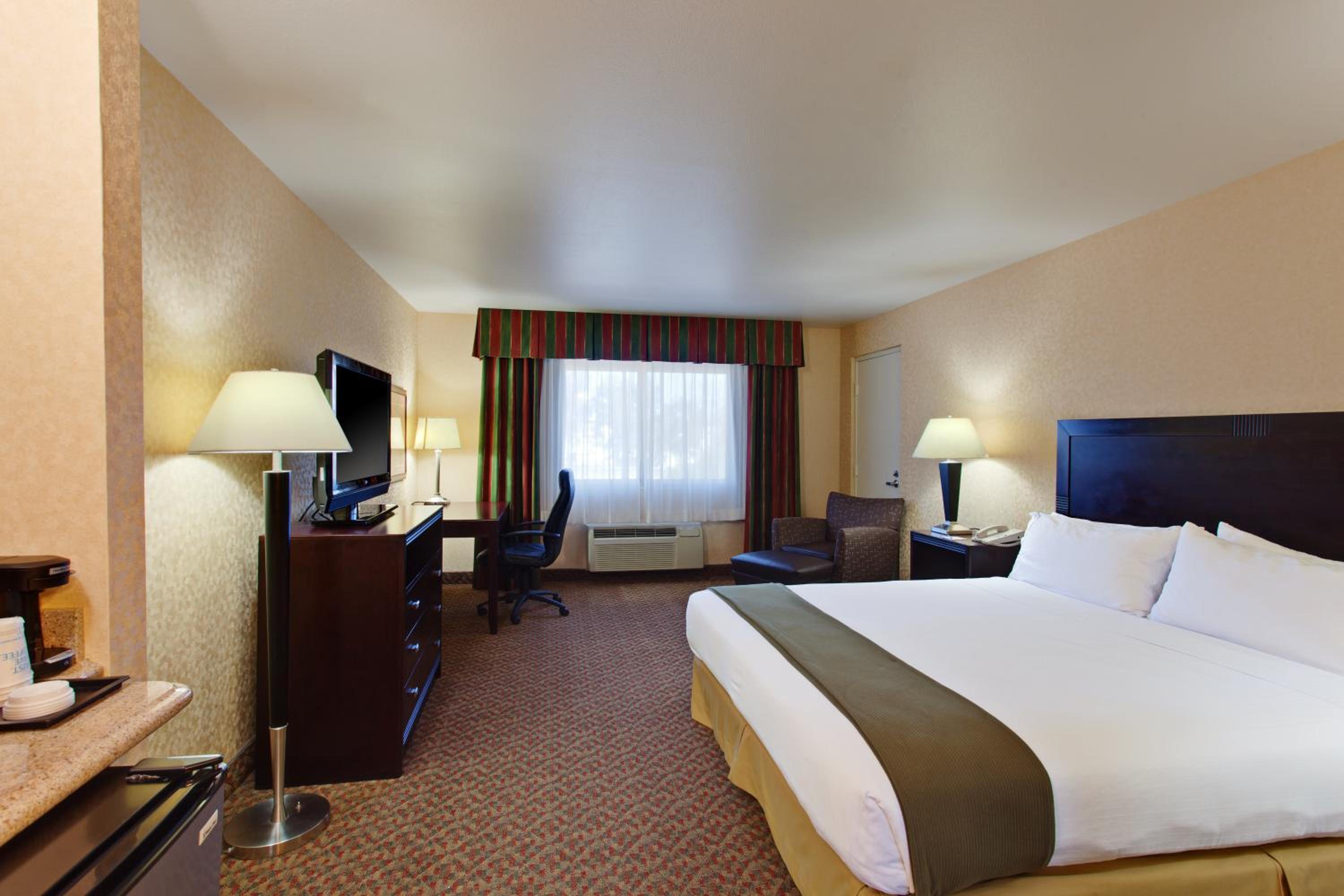 Standard King Room - Photo 1