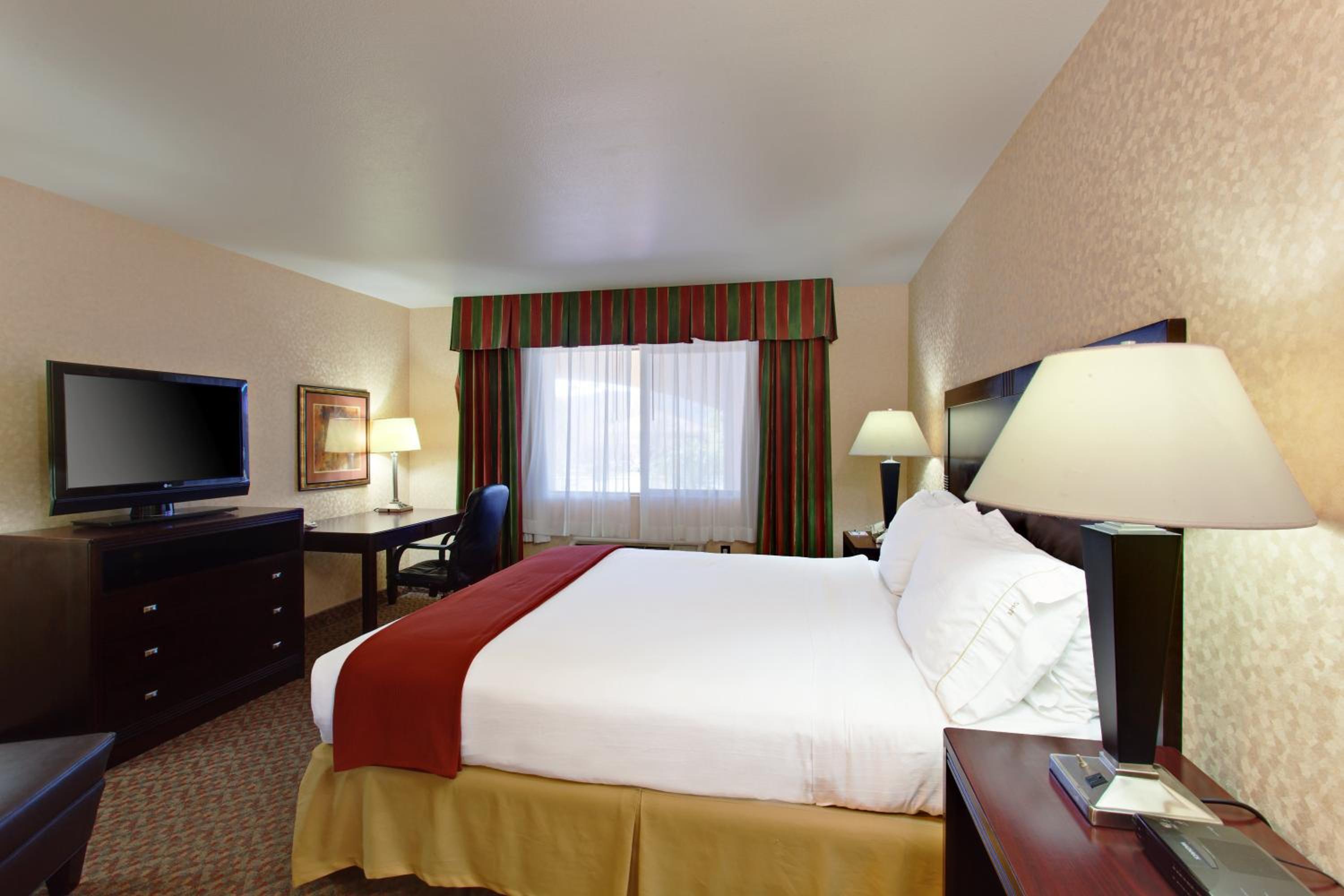 Standard King Room - Photo 3