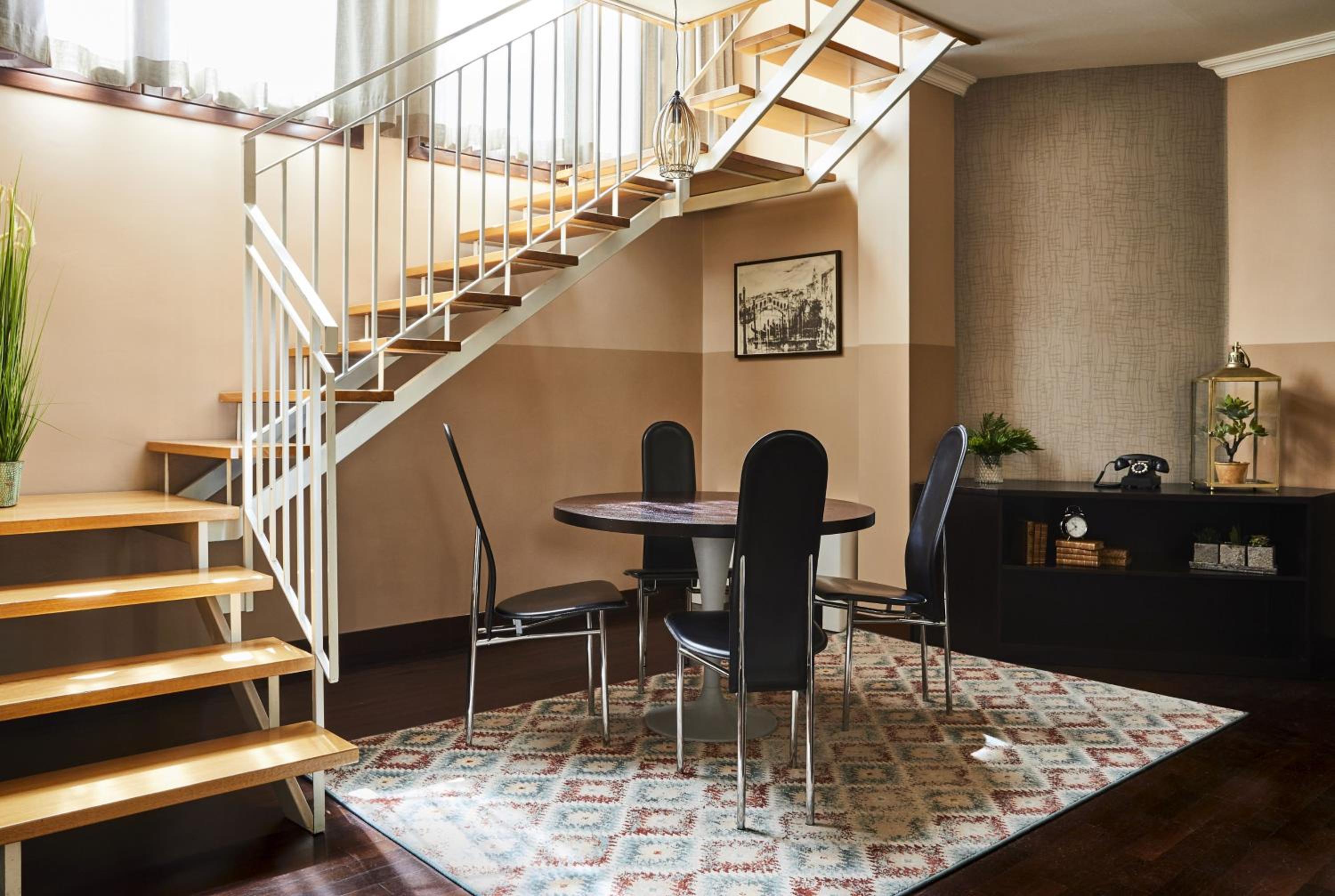 One-Bedroom King Suite with Balcony - Photo 2