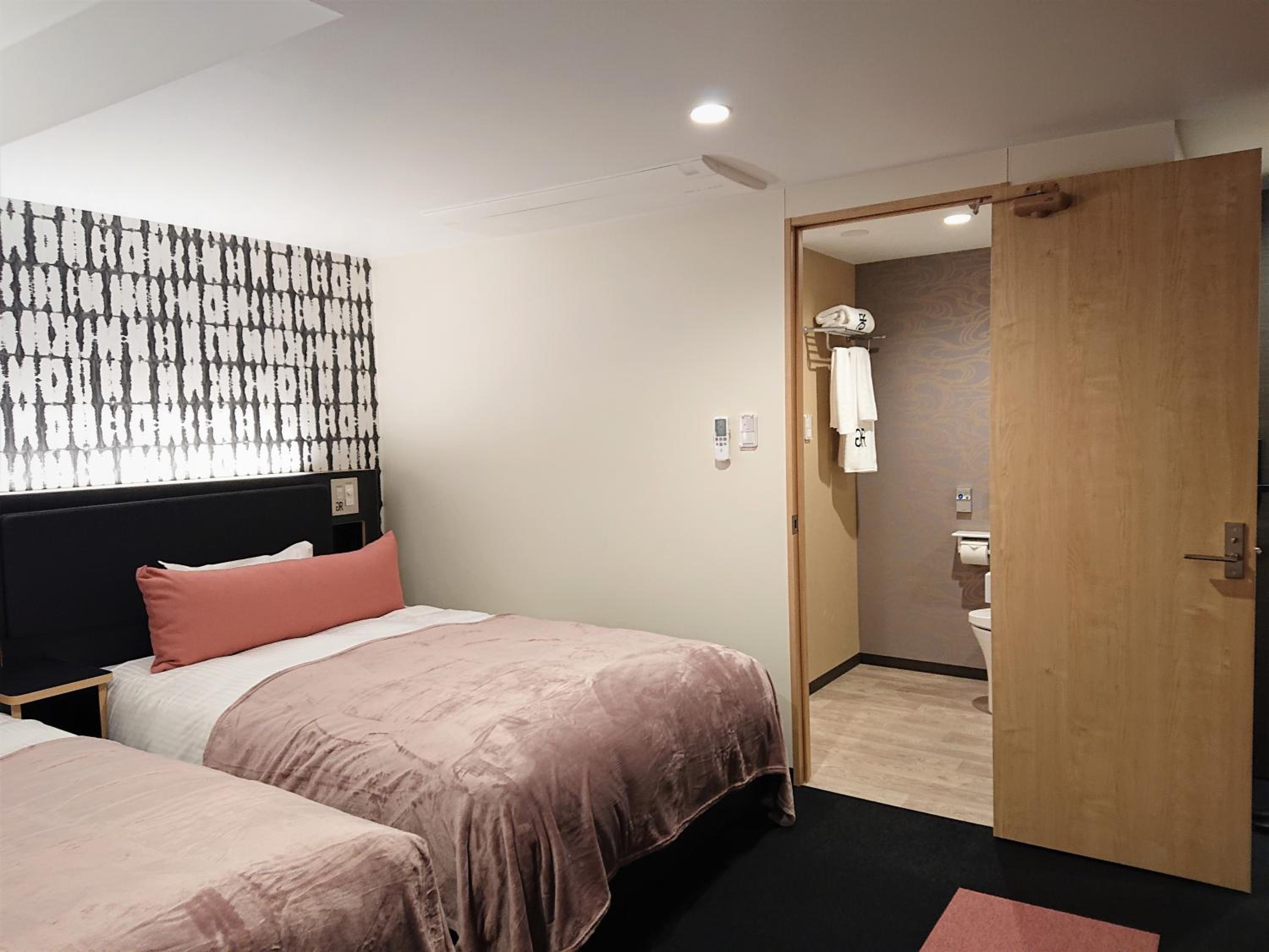 Twin Room B - Non-Smoking - Photo 8