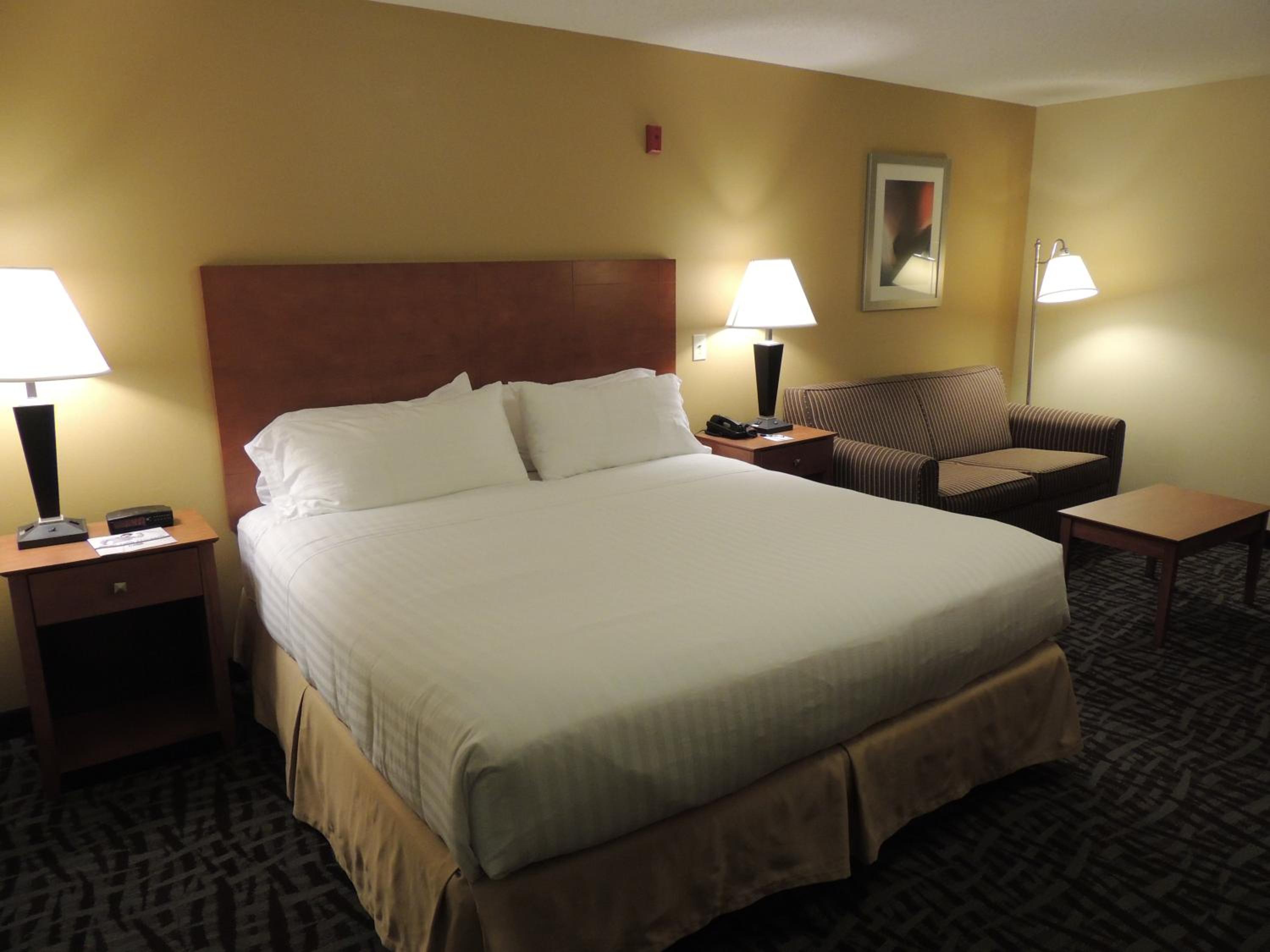 Standard King Room - Photo 6