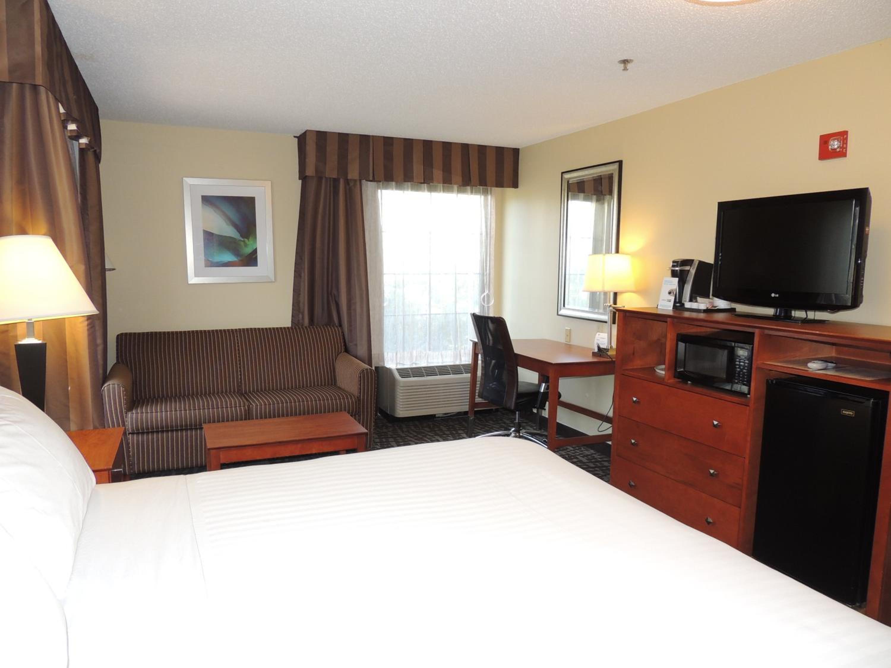 Standard King Room - Photo 5