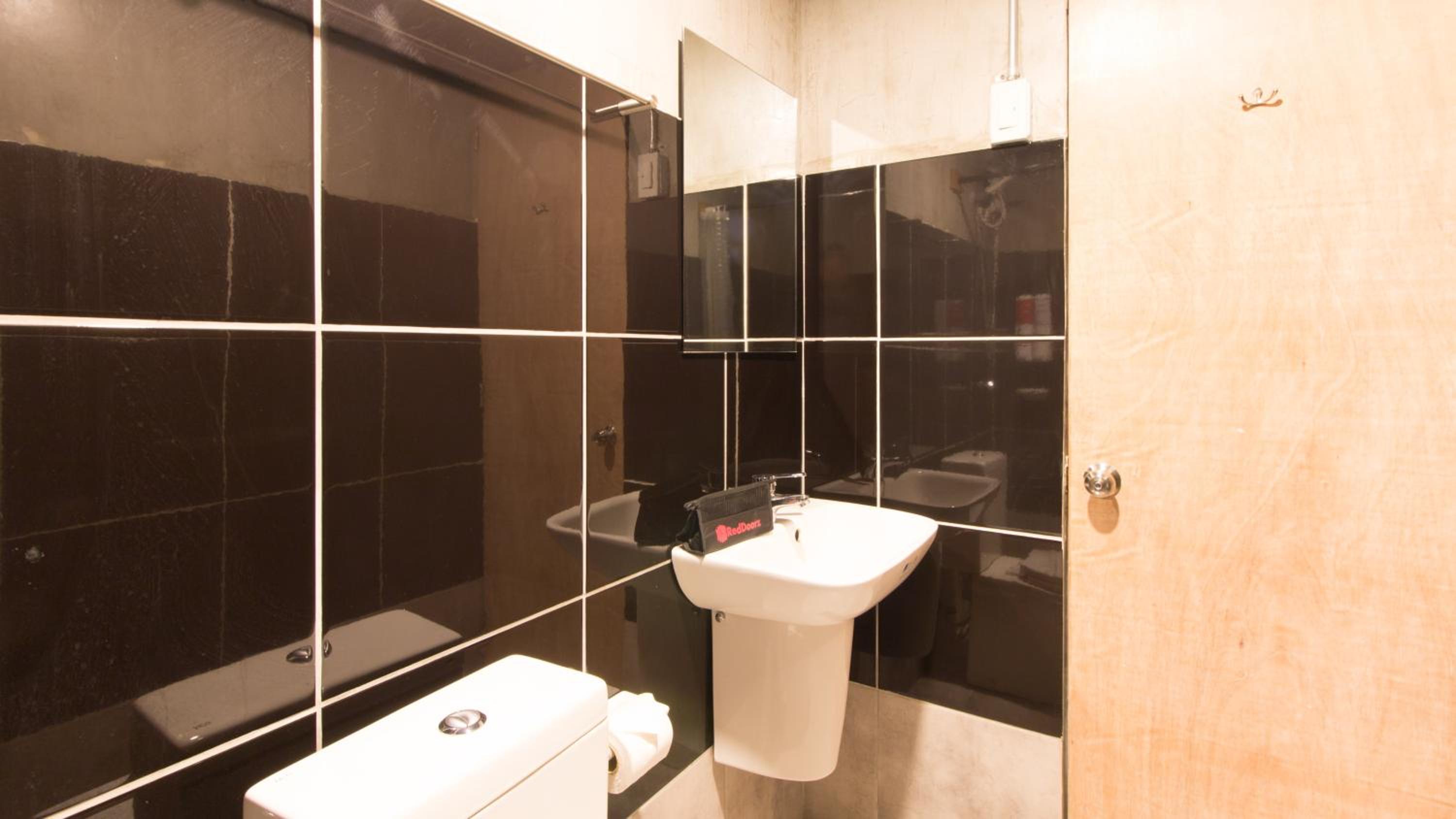 Twin Room - Photo 13