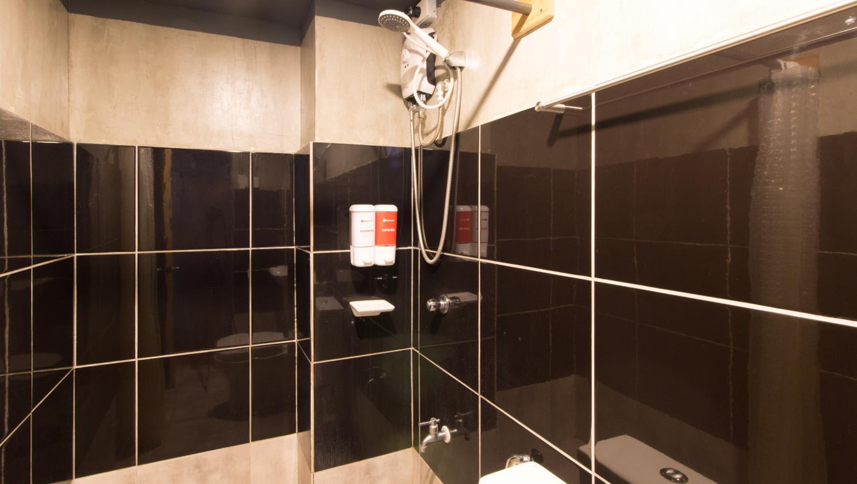 Twin Room - Photo 11