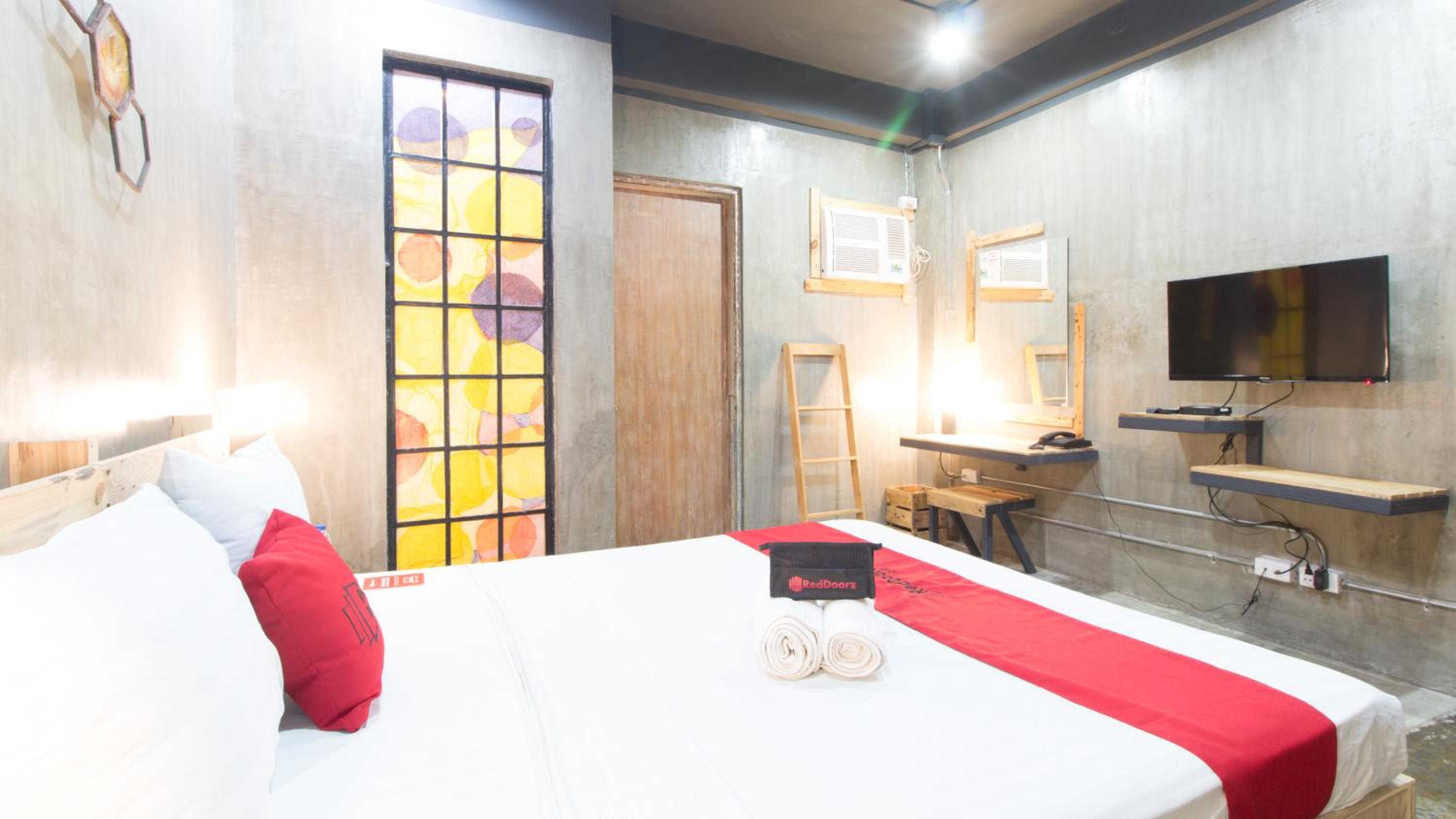 Deluxe Room - Photo 11