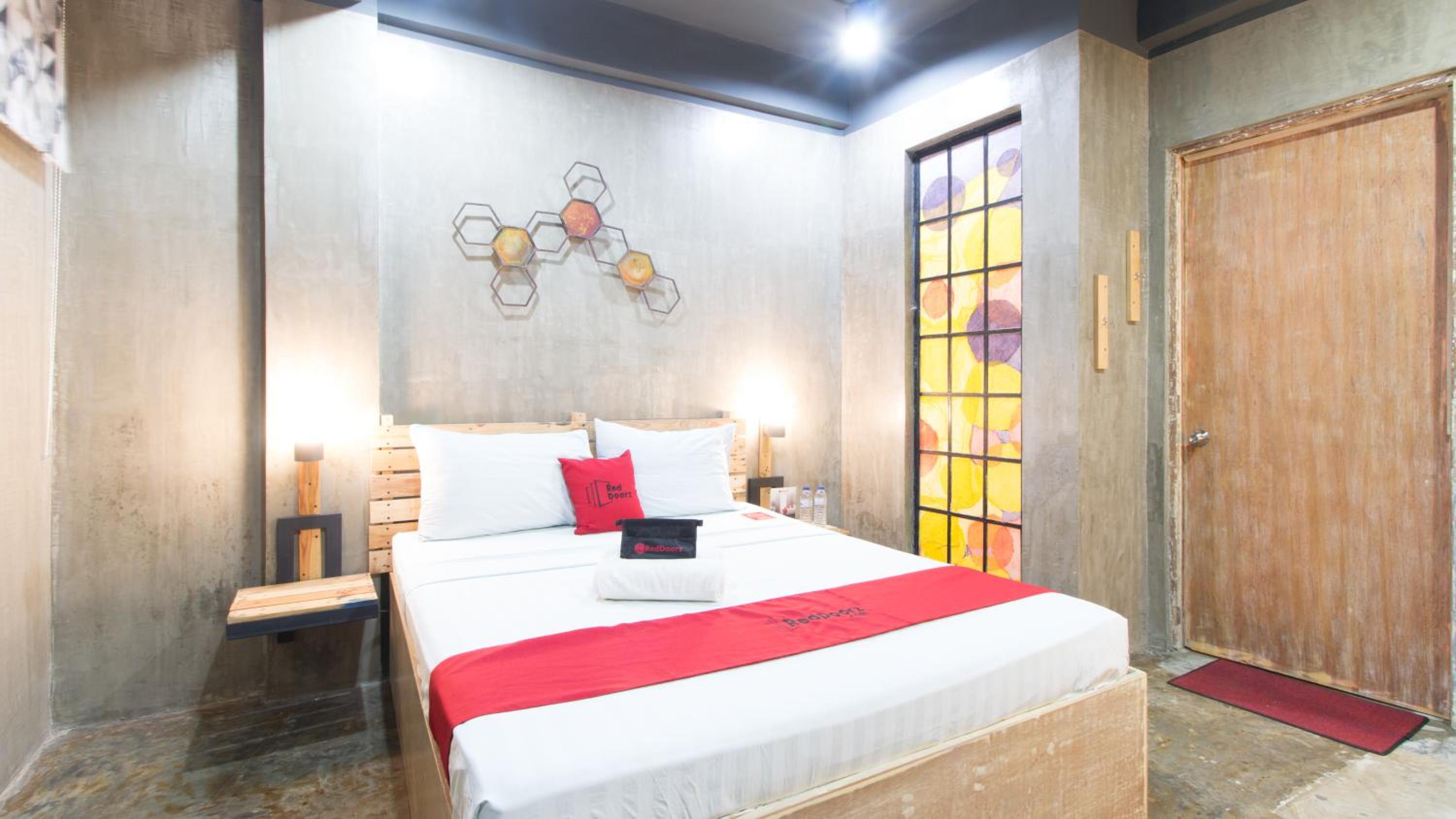 Deluxe Room - Photo 9