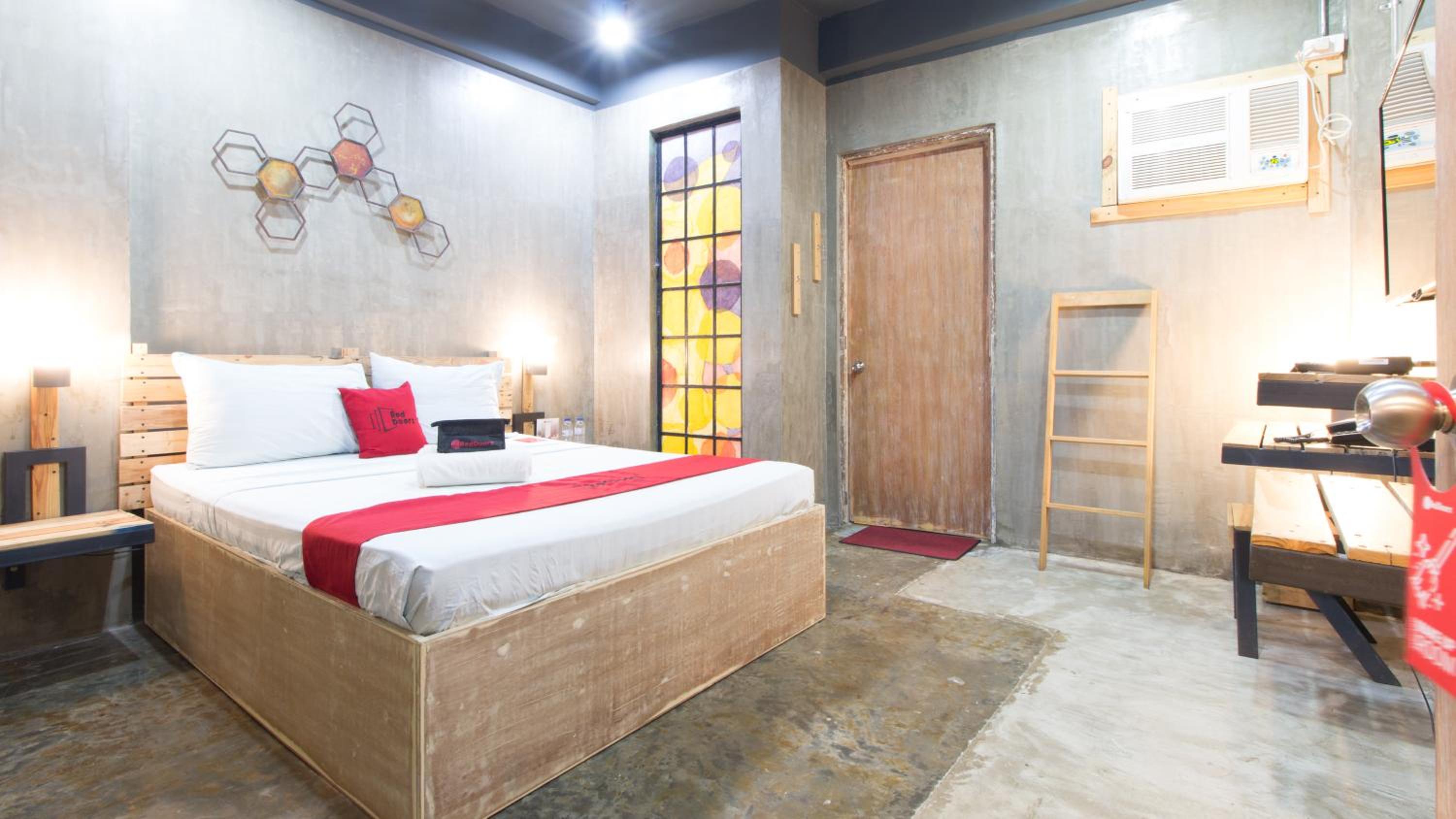 Deluxe Room - Photo 14