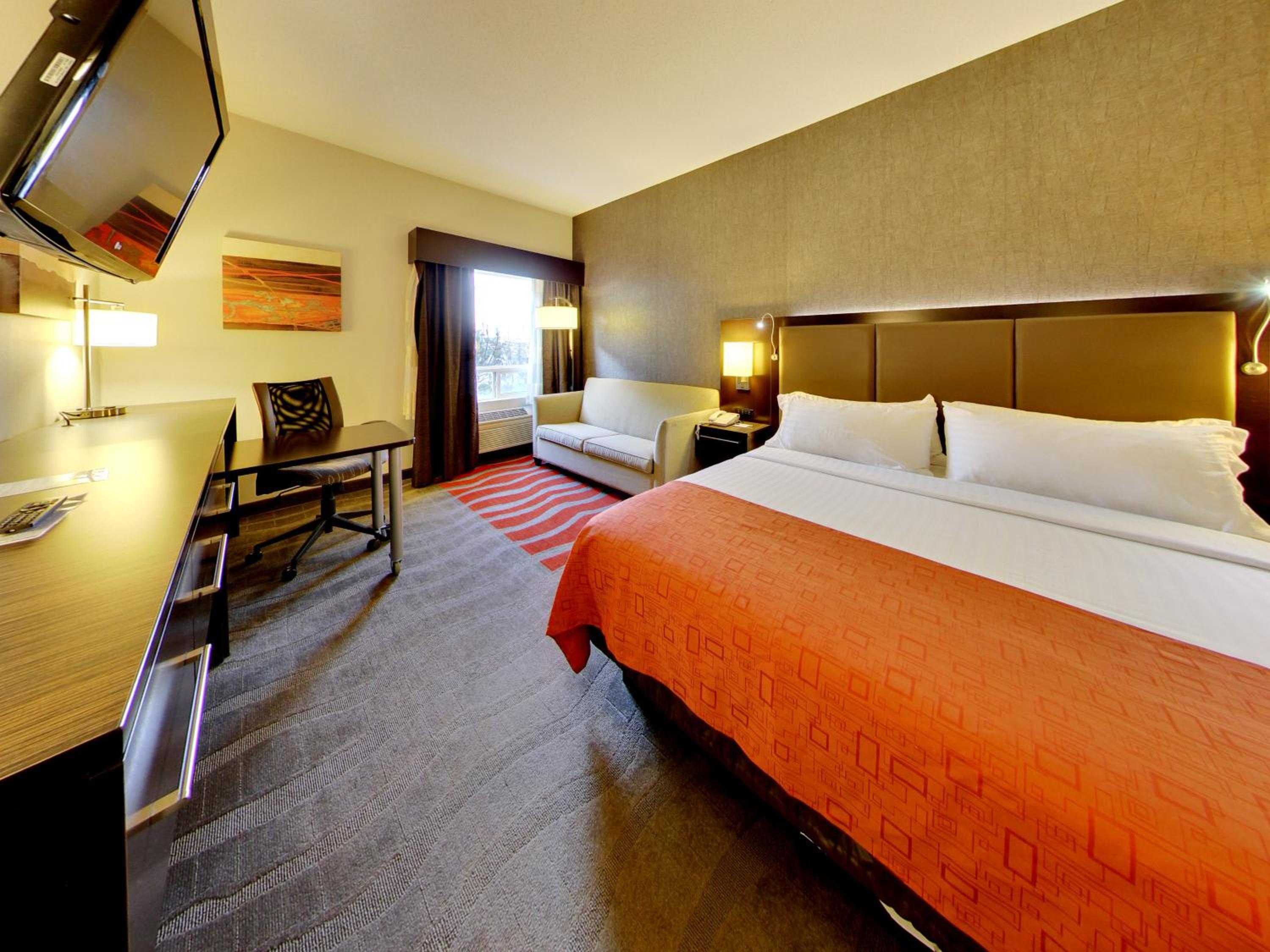 King Suite with Sofa Bed - Photo 3