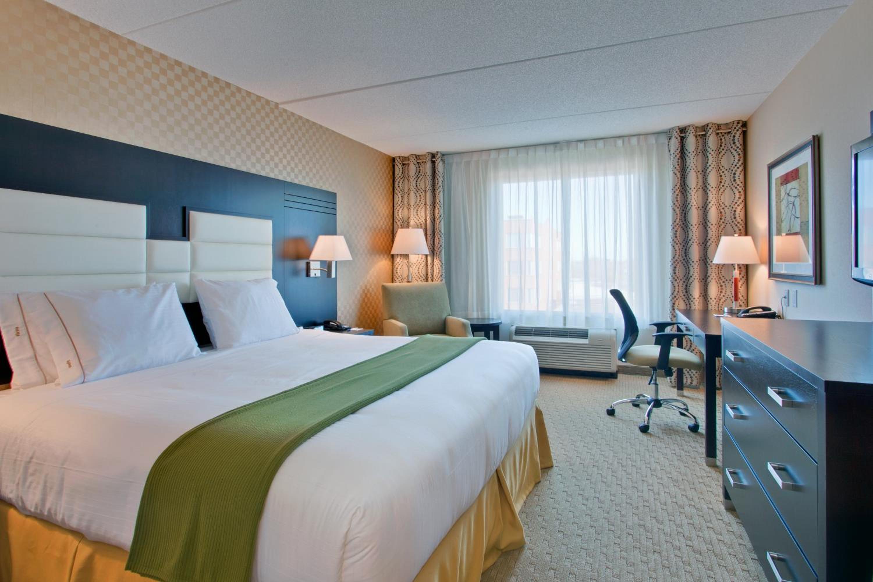 Standard King Room with Mobility Accessible Roll-In Shower - Photo 1