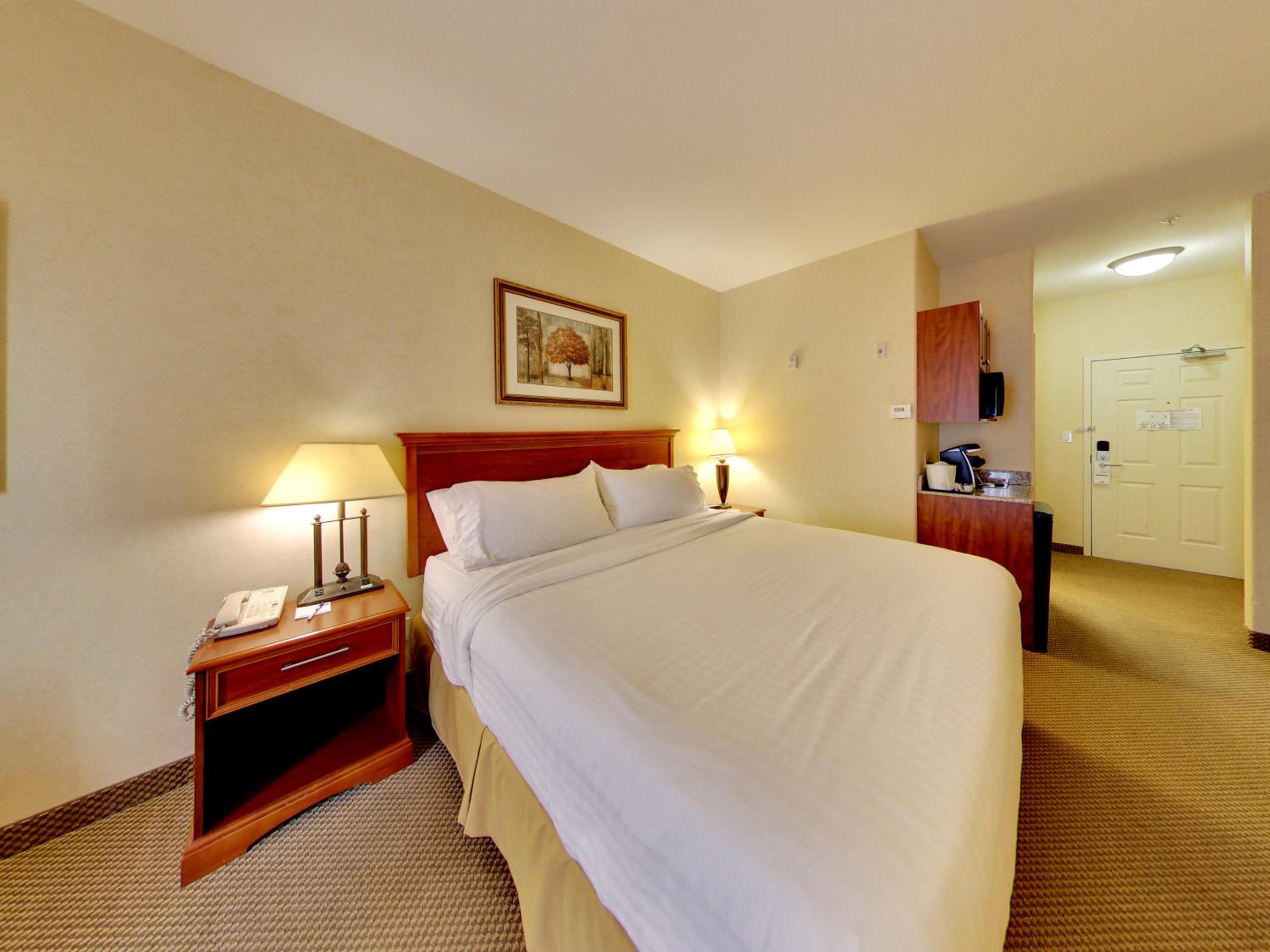 Standard King Room - Photo 2