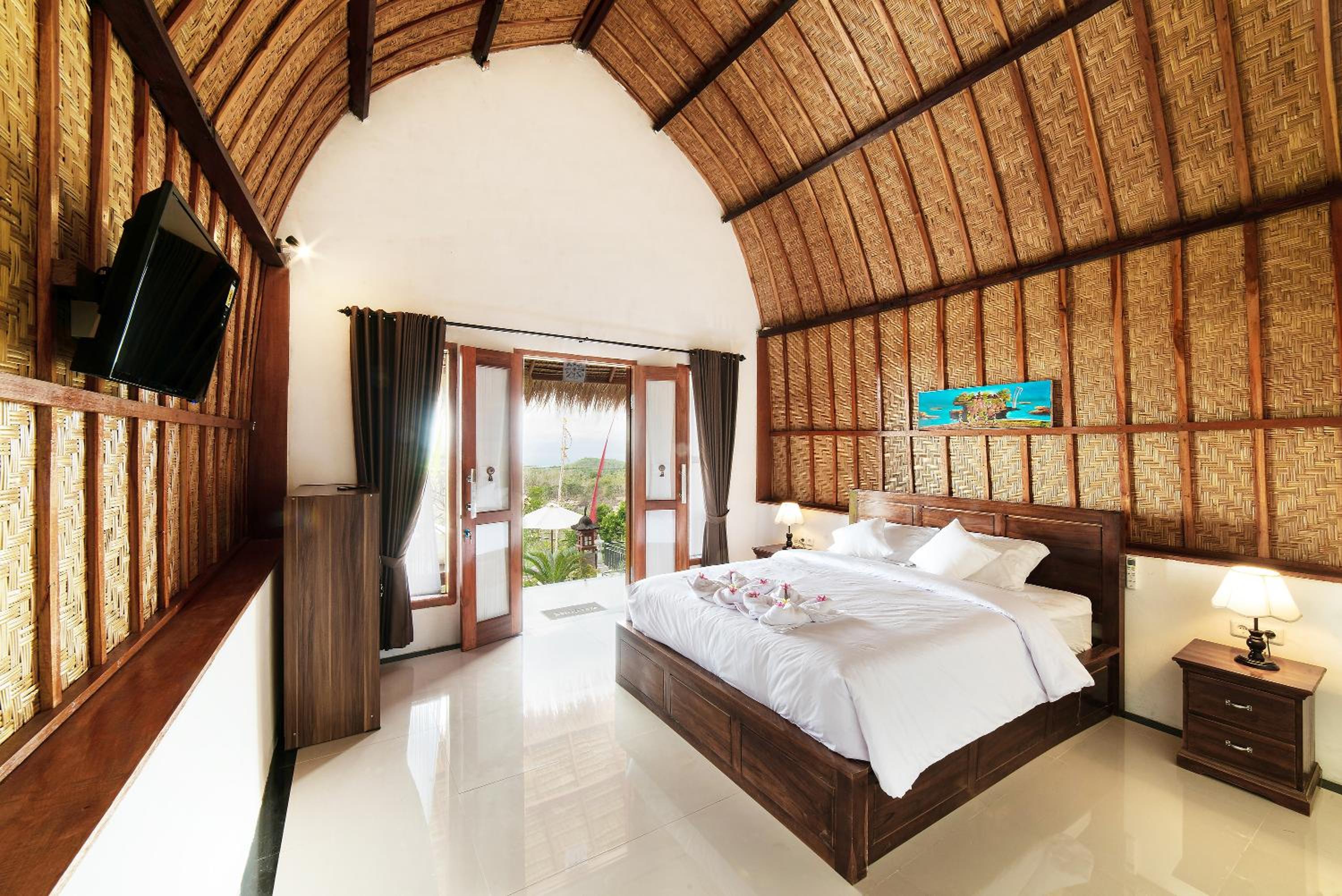 Deluxe Double Room (2 Adults + 1 Child) - Photo 31