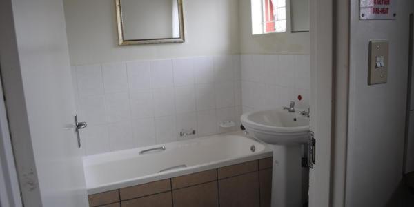 Standard Double Room - Photo 4