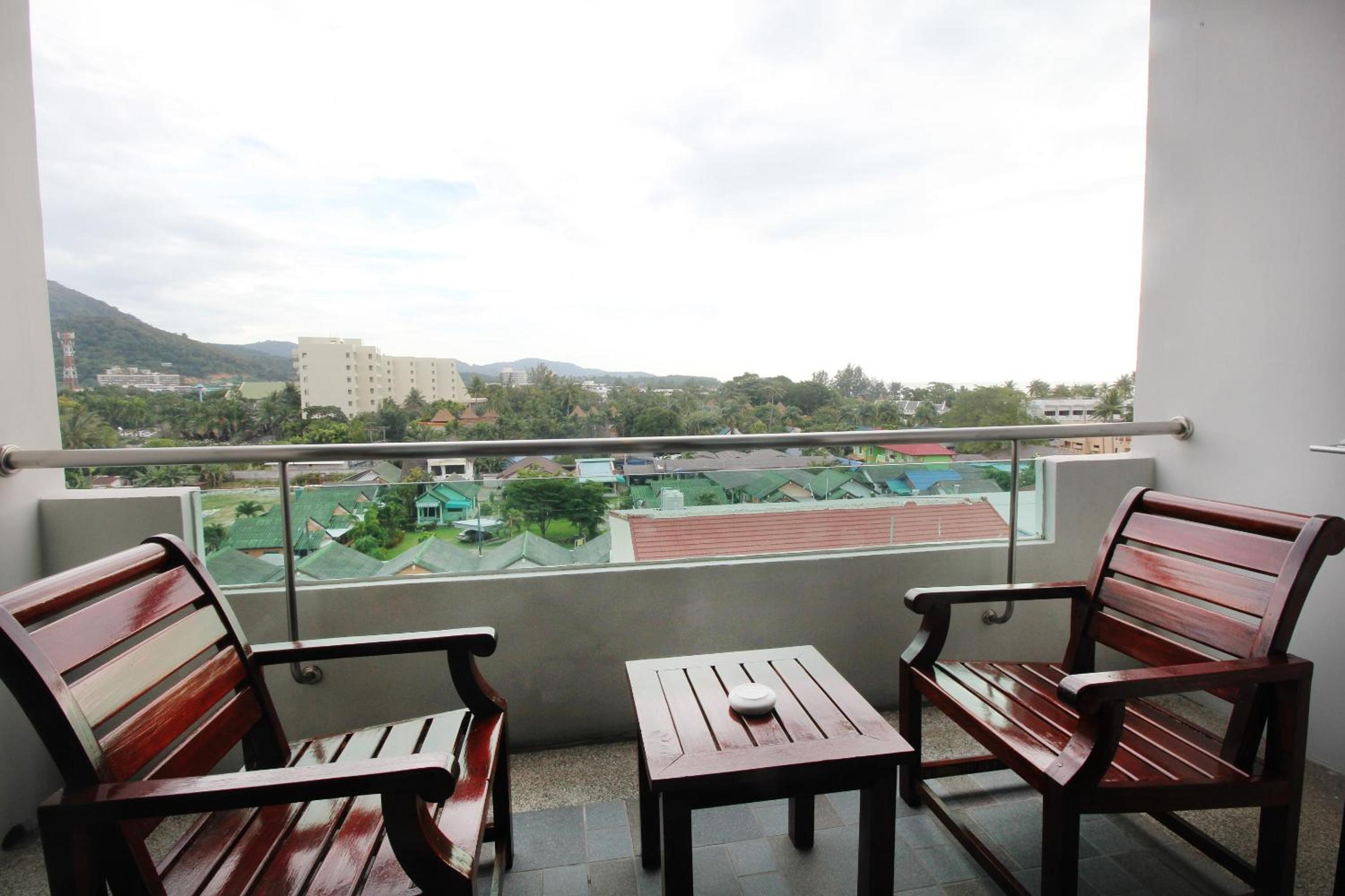 Studio with City View - Photo 12