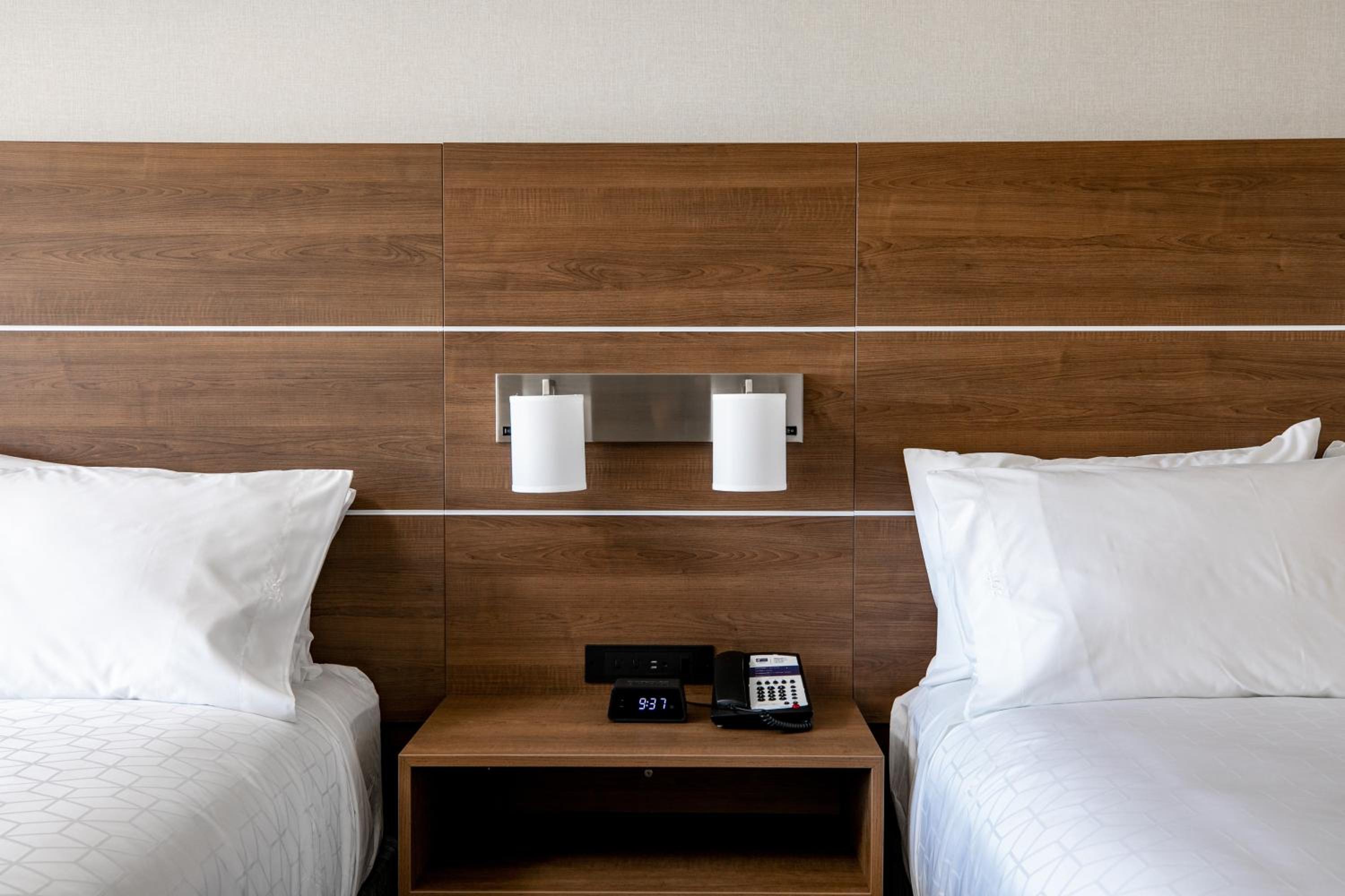 Standard Room with Two Queen Beds - Photo 1