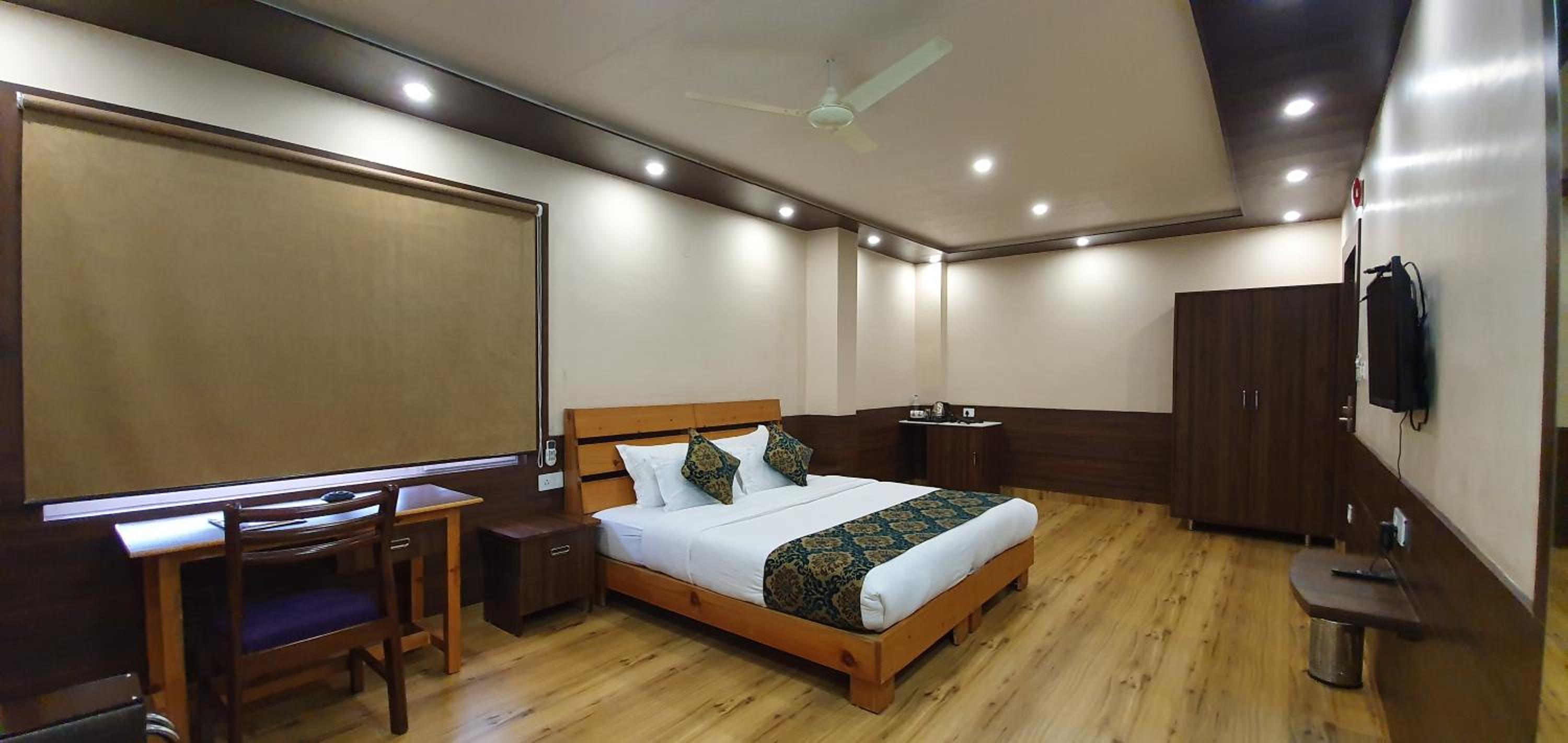 Deluxe Double or Twin Room - Photo 8