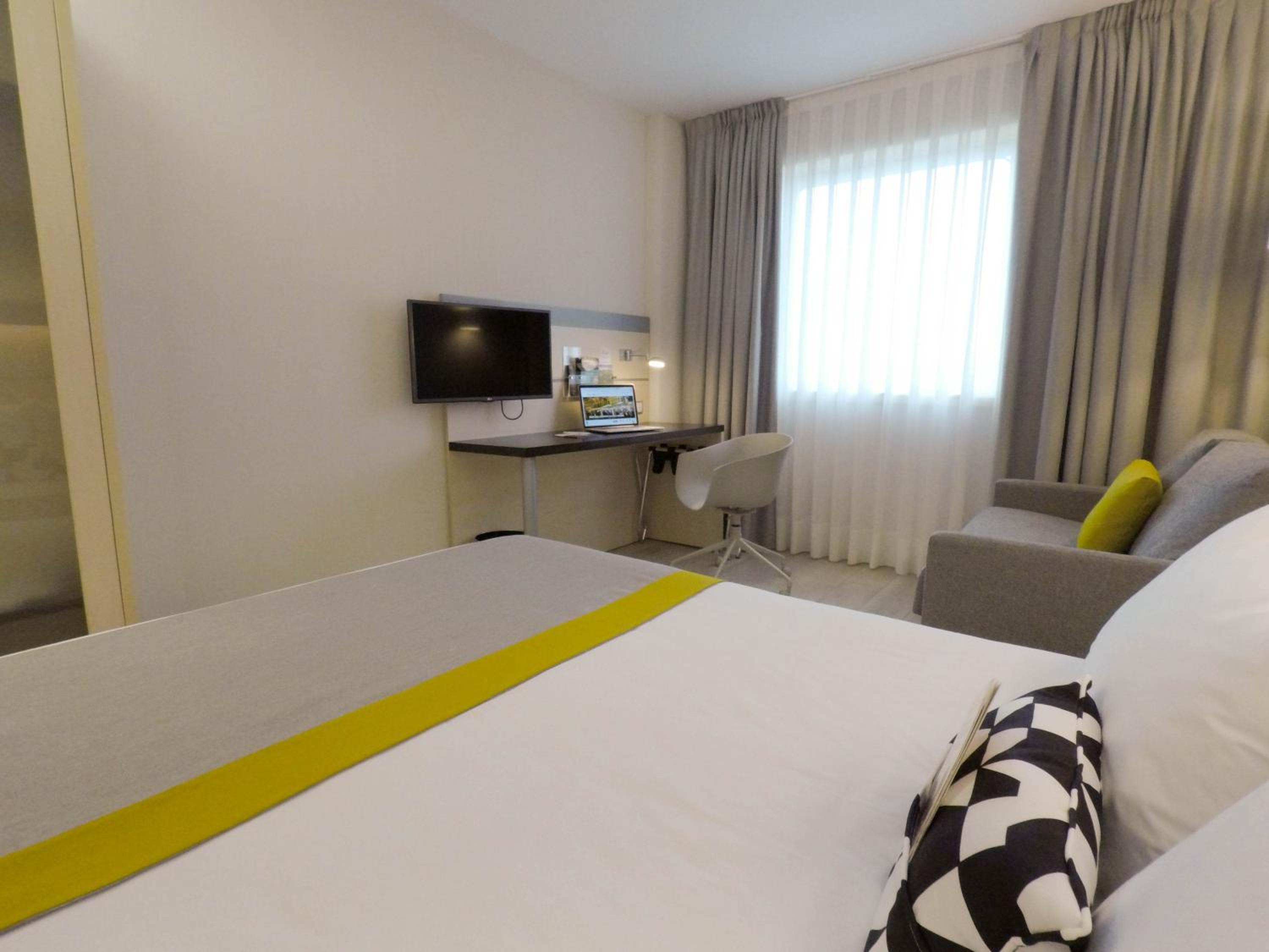 Standard Room with Free Breakfast - Photo 3