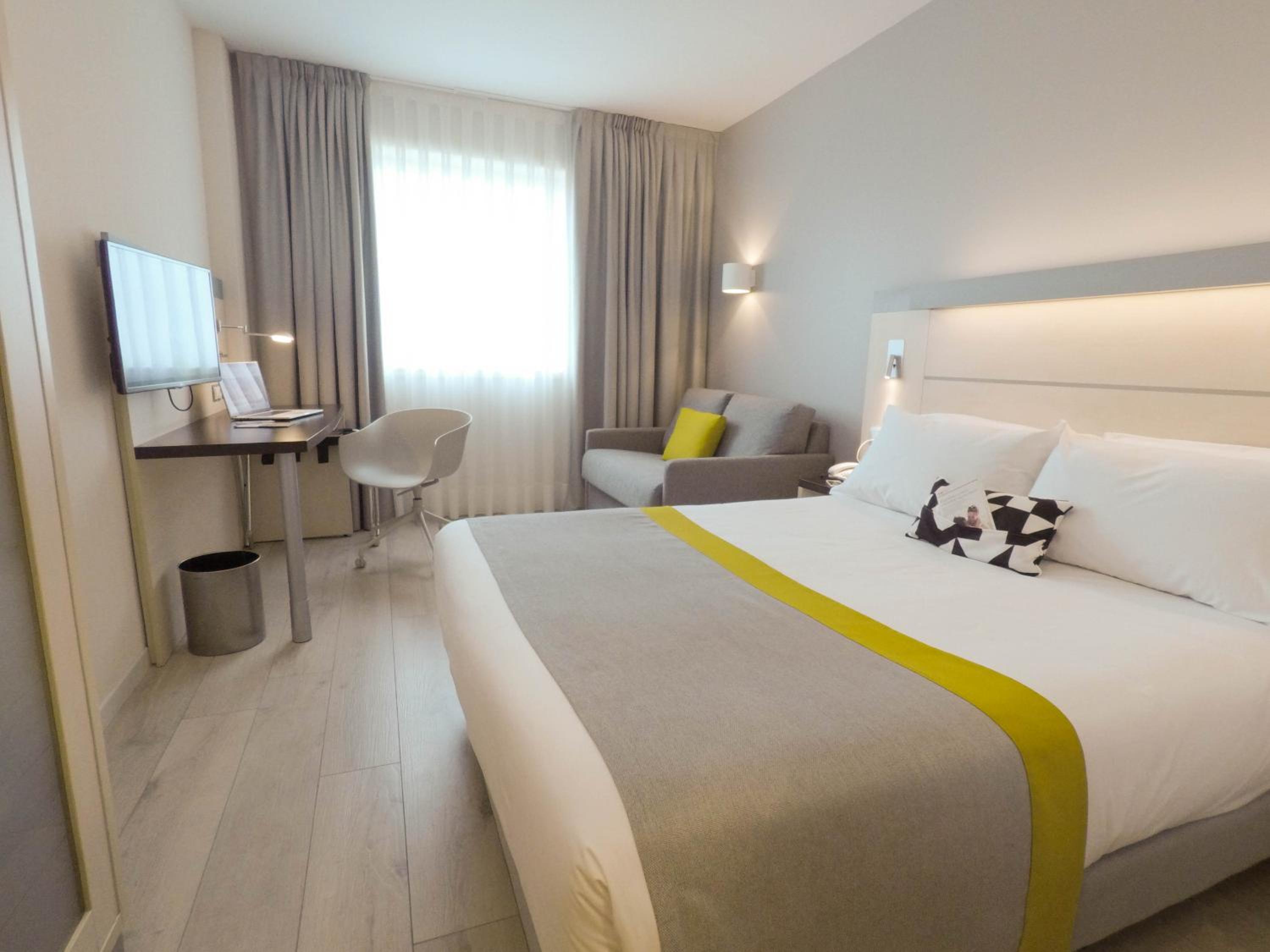 Standard Double Room with Sofa Bed - Photo 2
