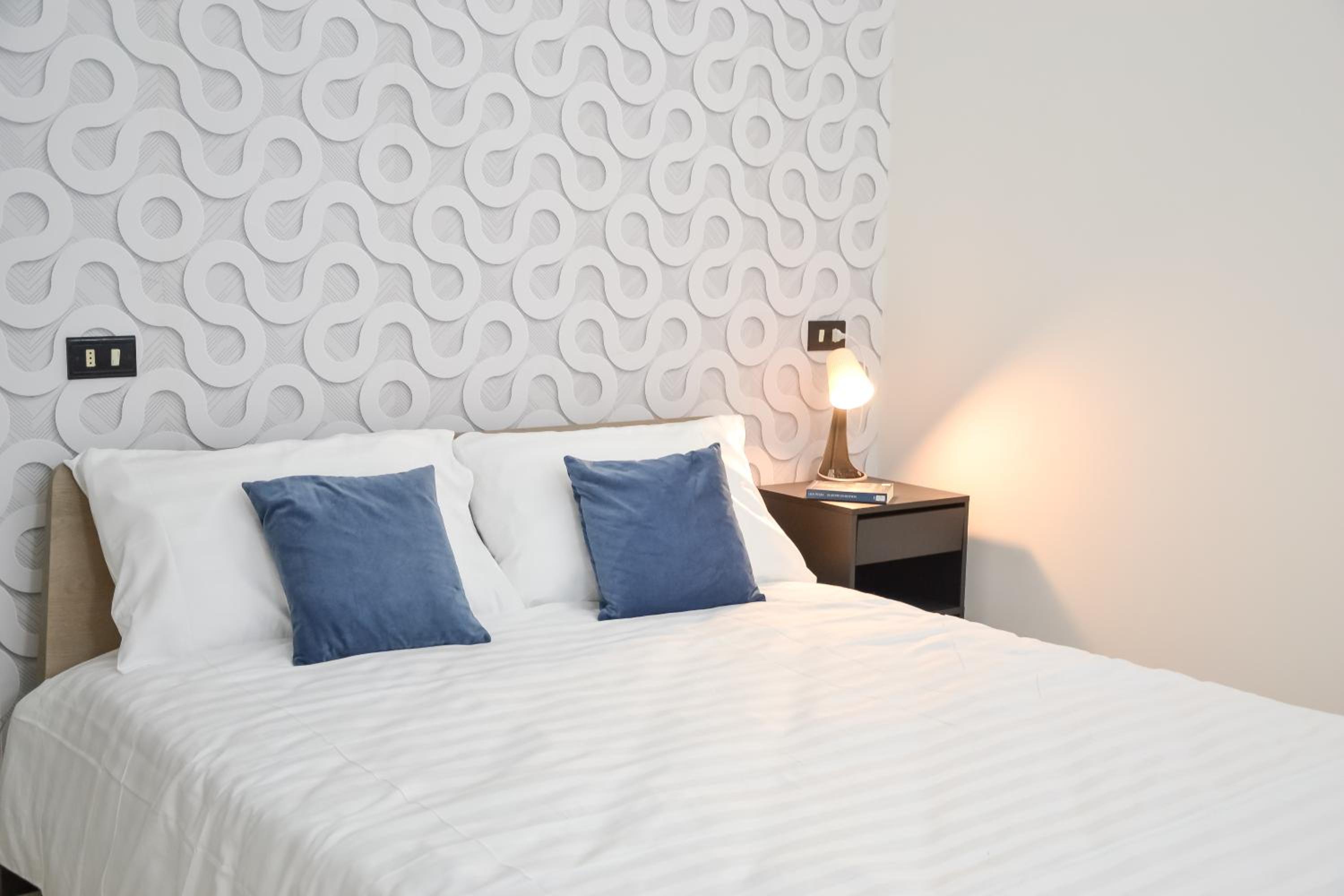 Double Room with Private Bathroom - Photo 2