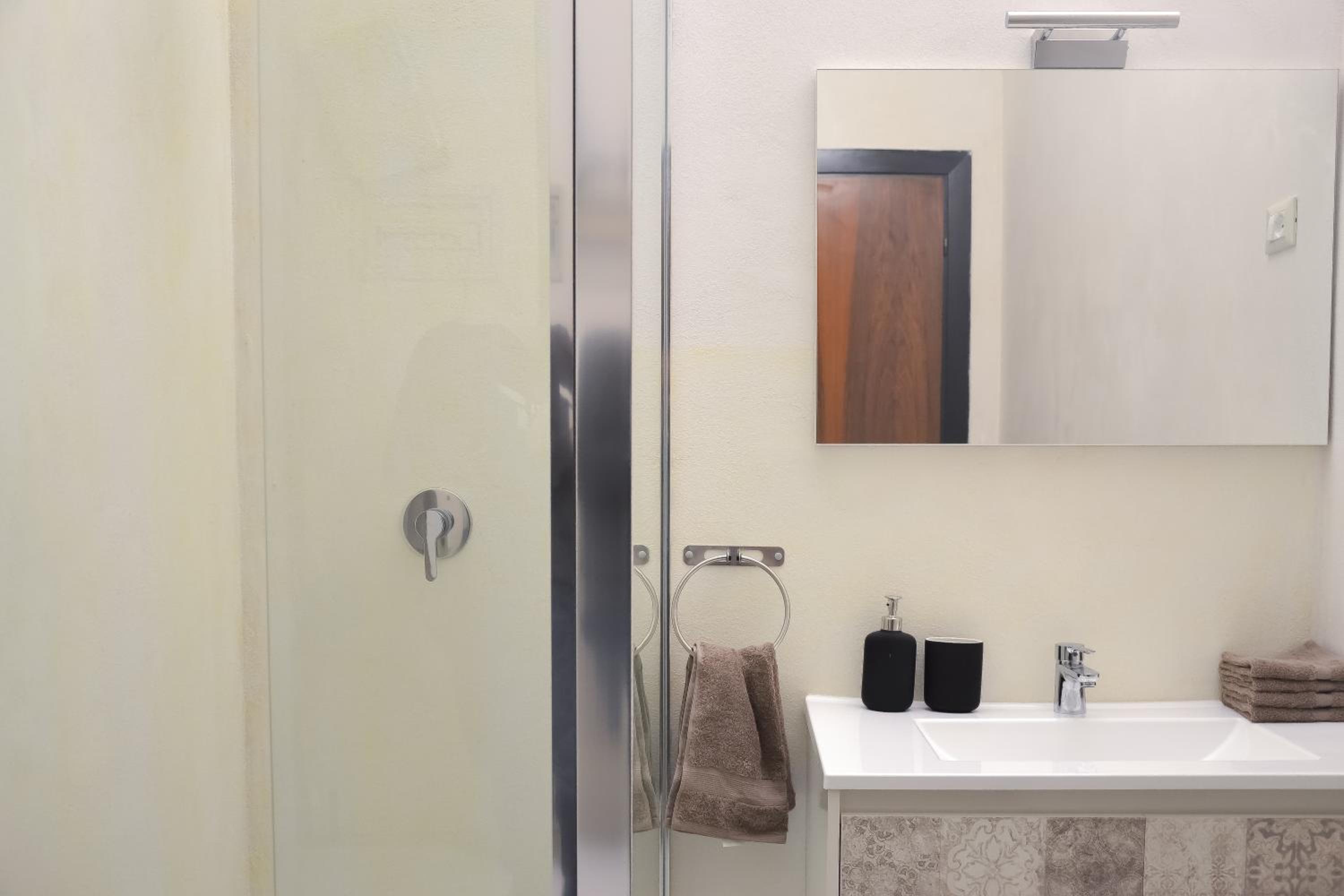 Double Room with Private Bathroom - Photo 3