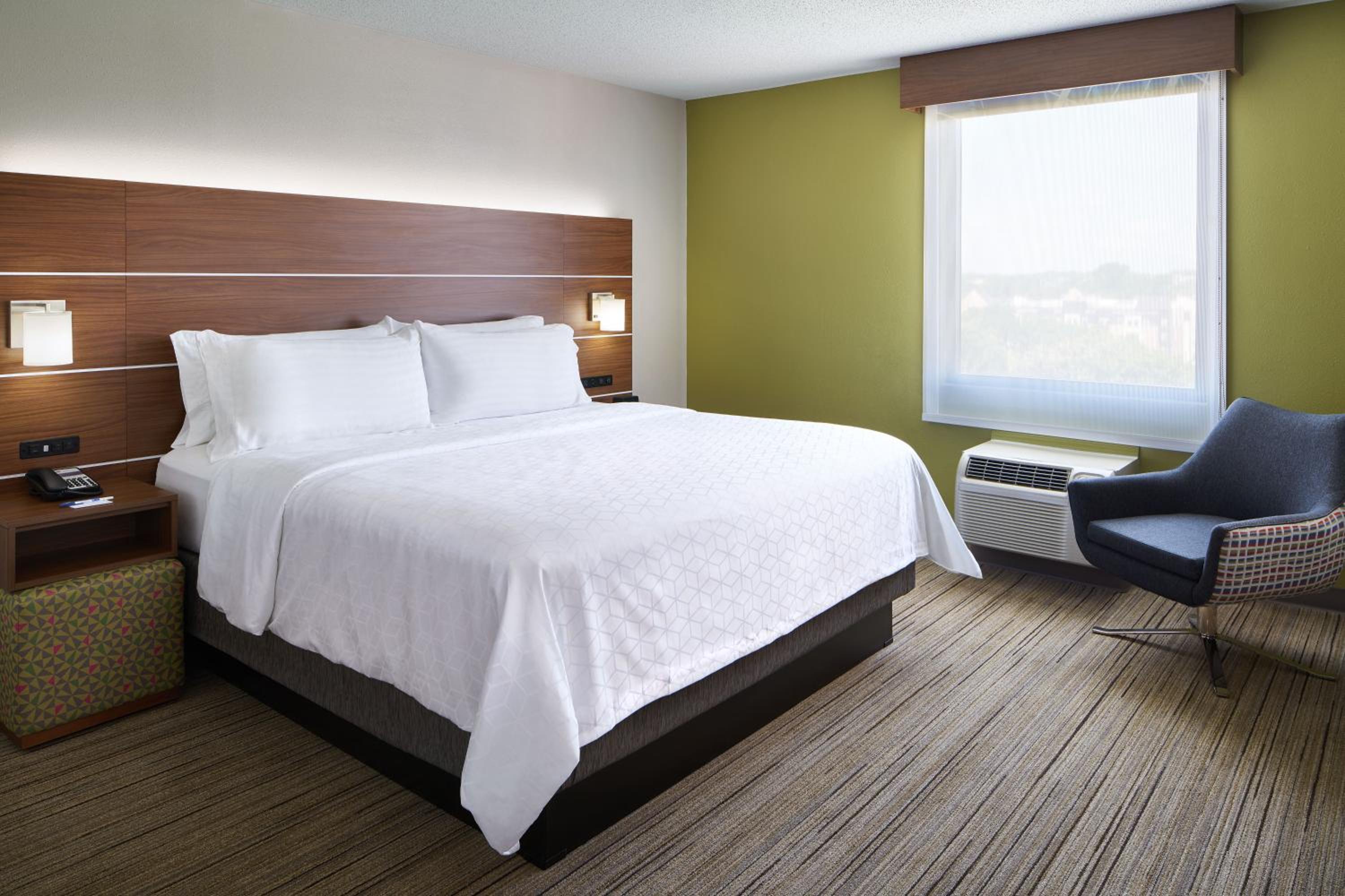 King Suite - Photo 2
