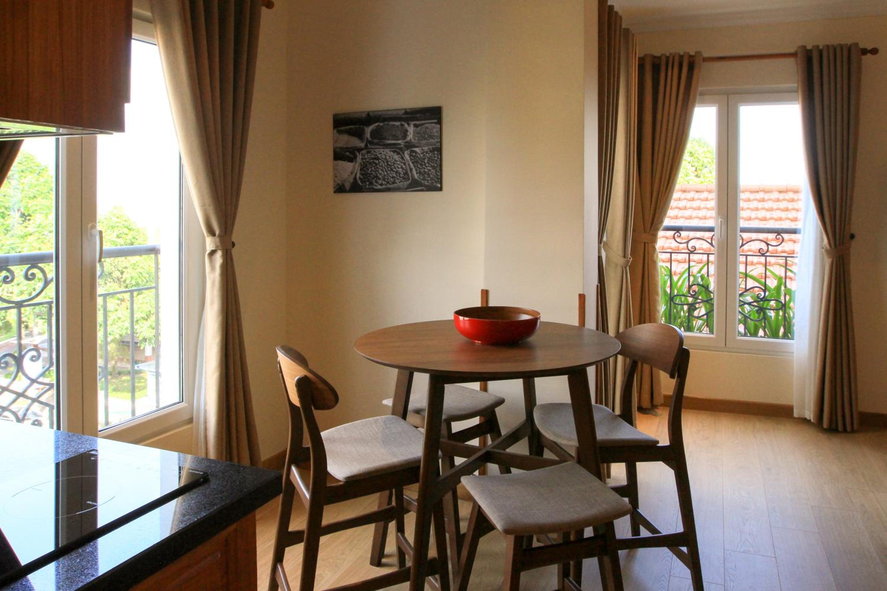 One-Bedroom Apartment with City View - Photo 7