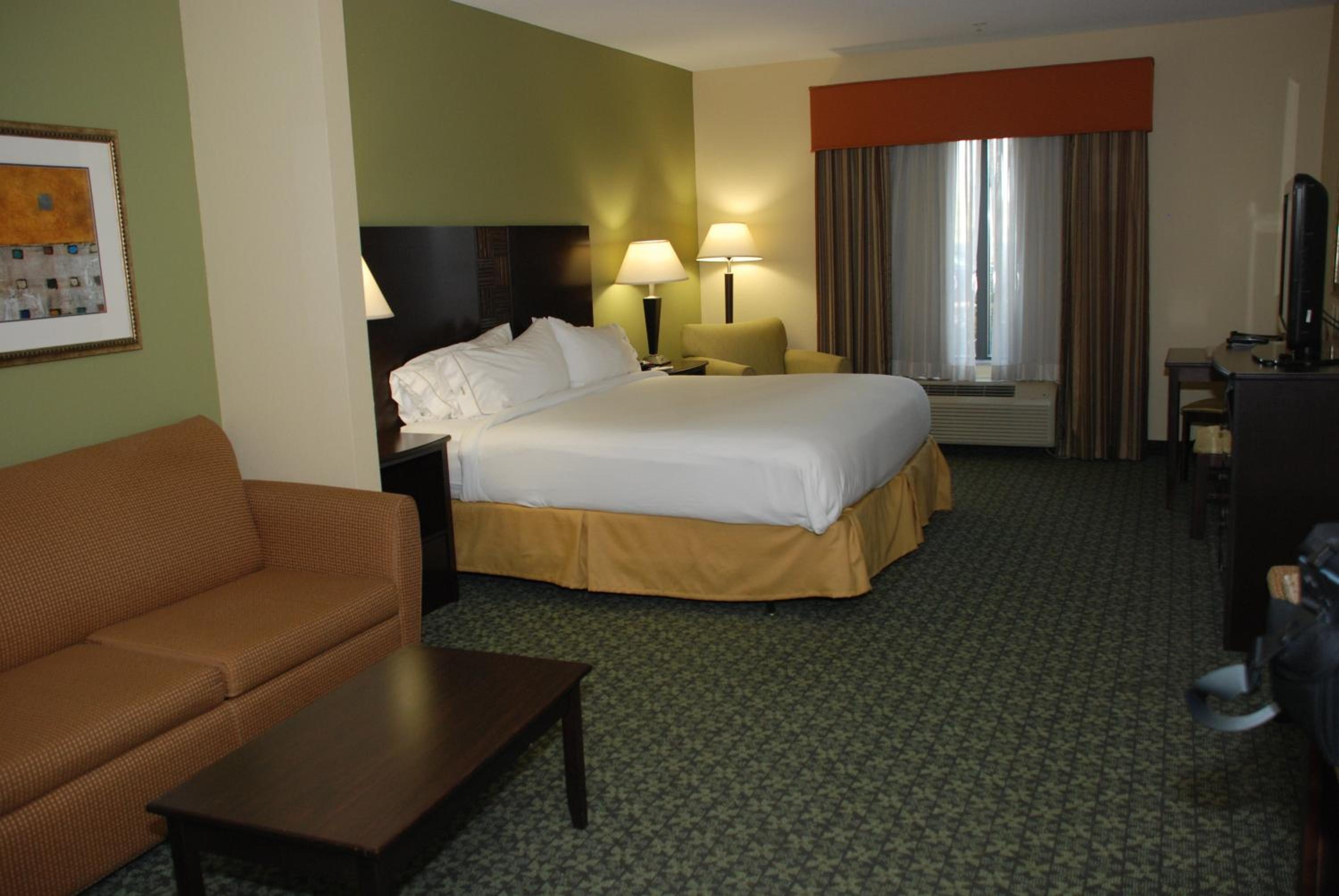 King Suite with Roll-in Shower - Mobility Access photo 1