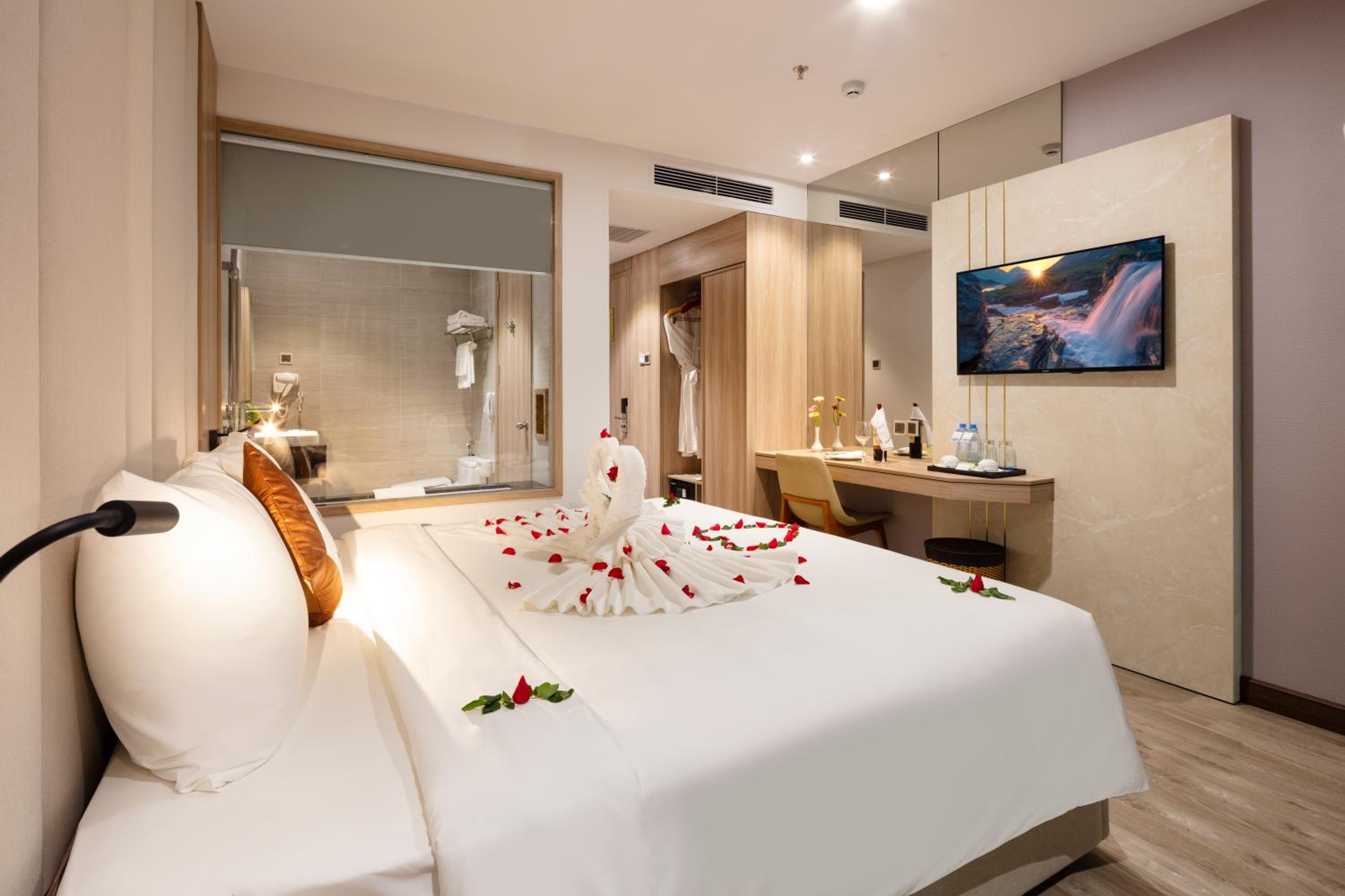 Nalicas Suite with Balcony & Partial Sea View