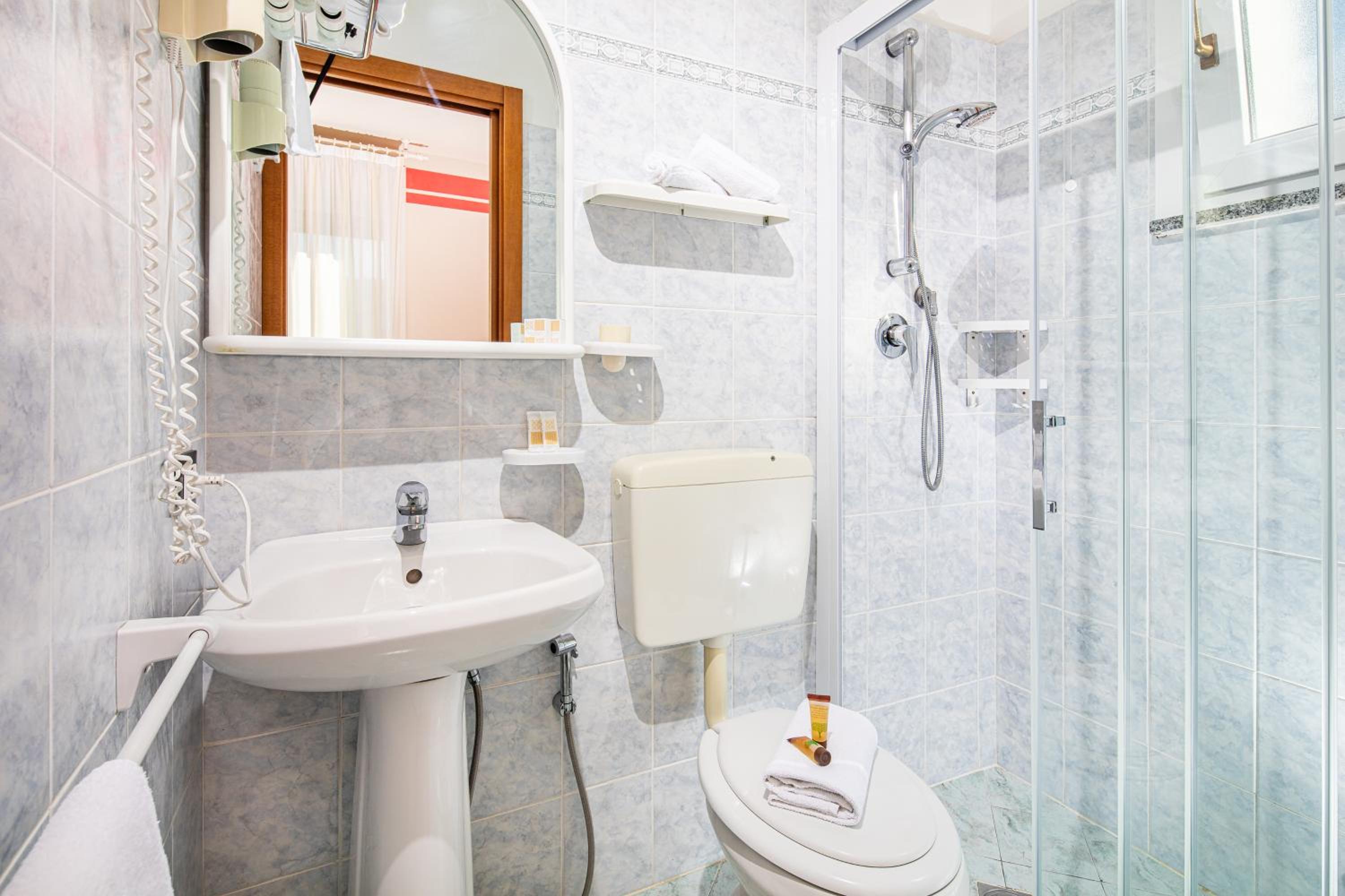 Double Room - Photo 2