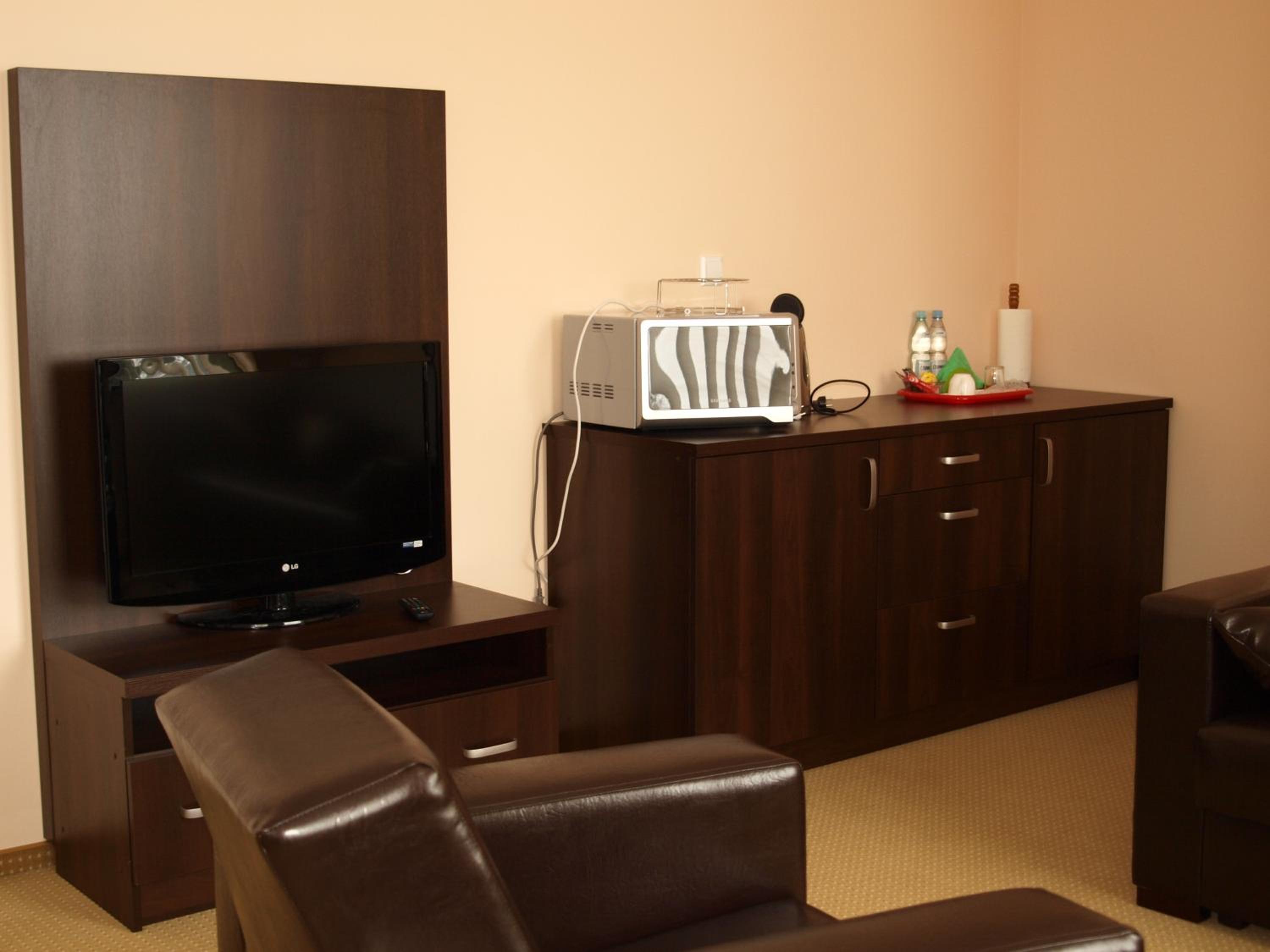 One-Bedroom Apartment - Photo 2
