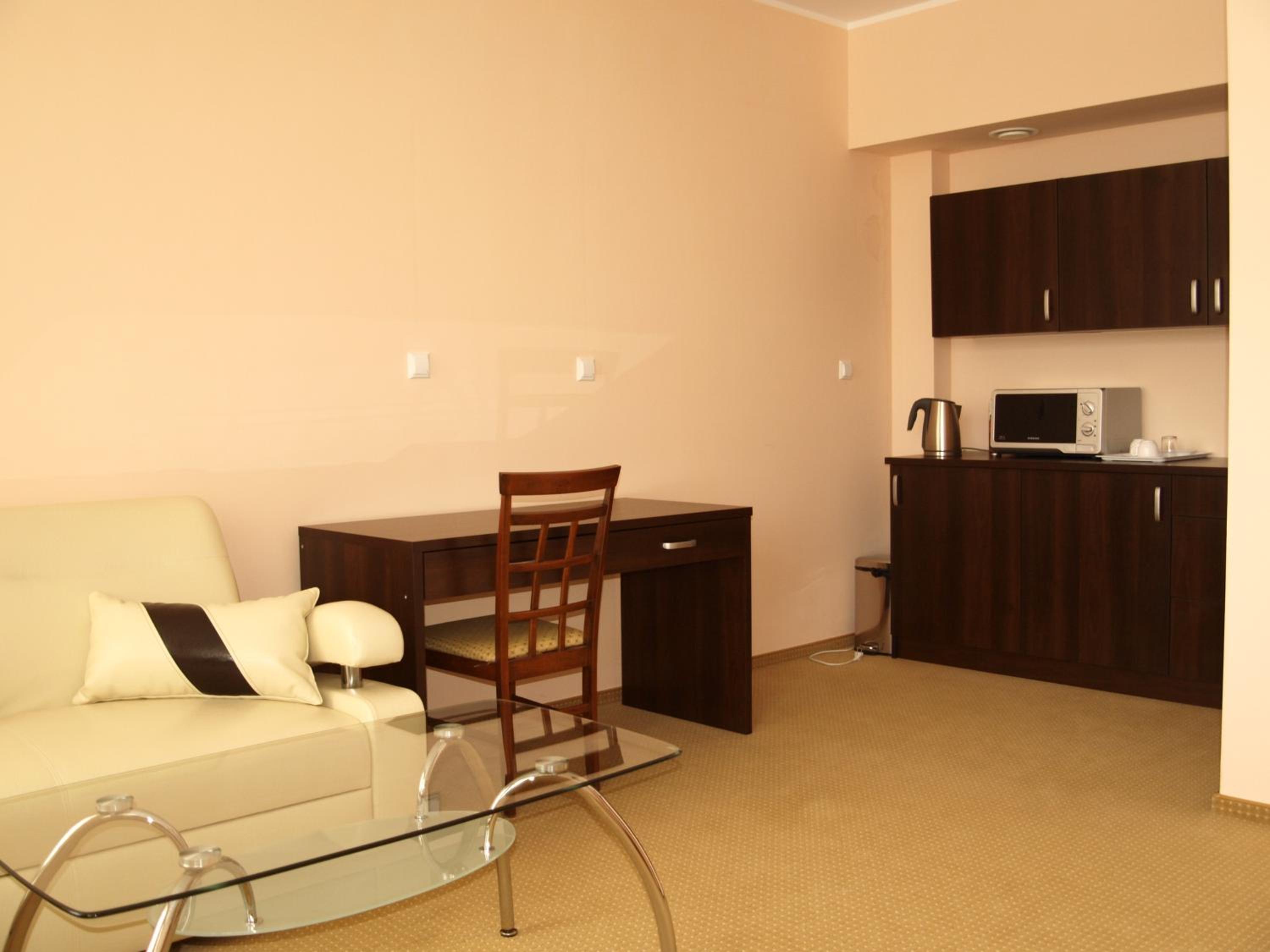 One-Bedroom Apartment - Photo 3