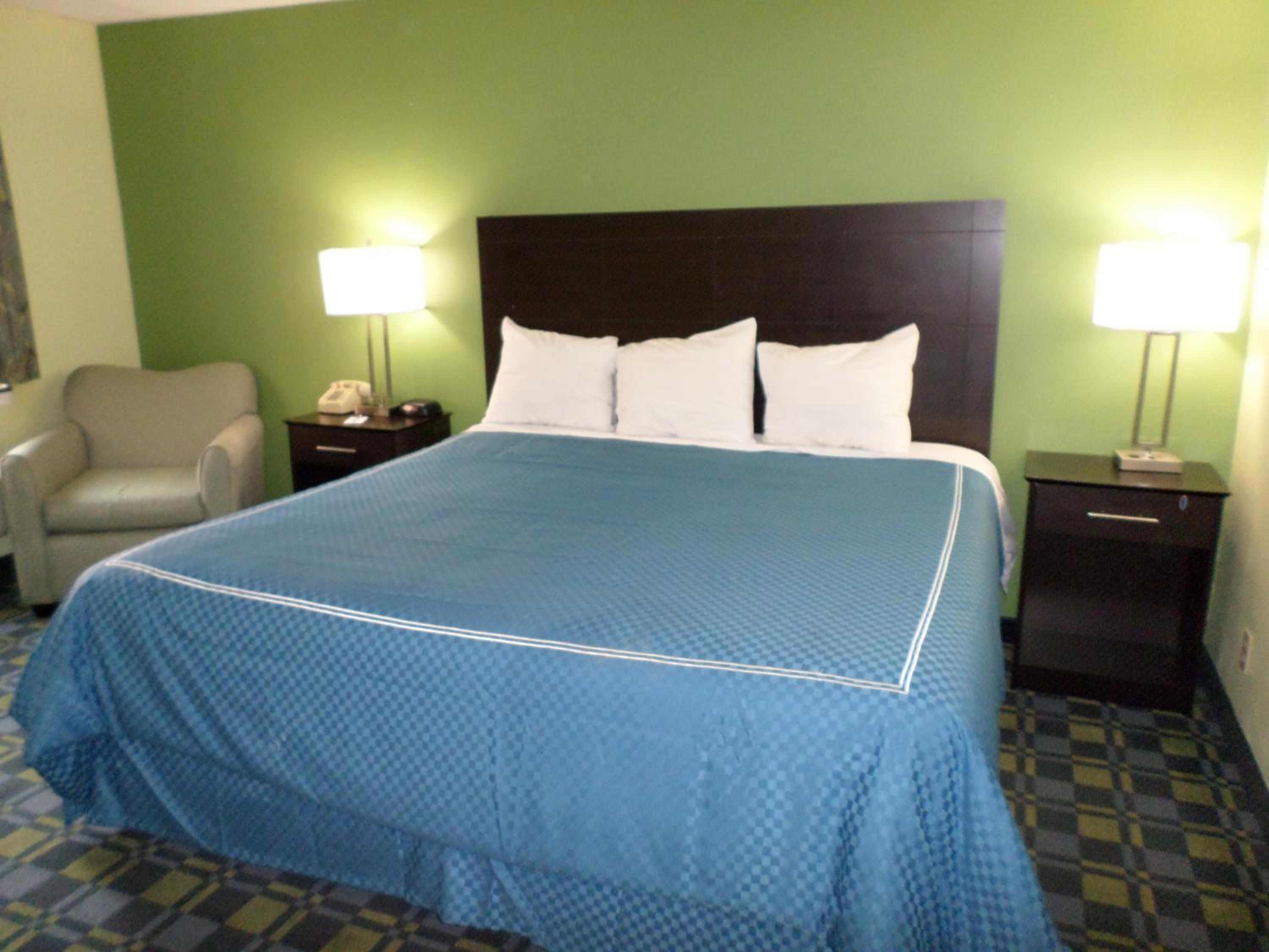 King Room - Non-Smoking - Photo 2