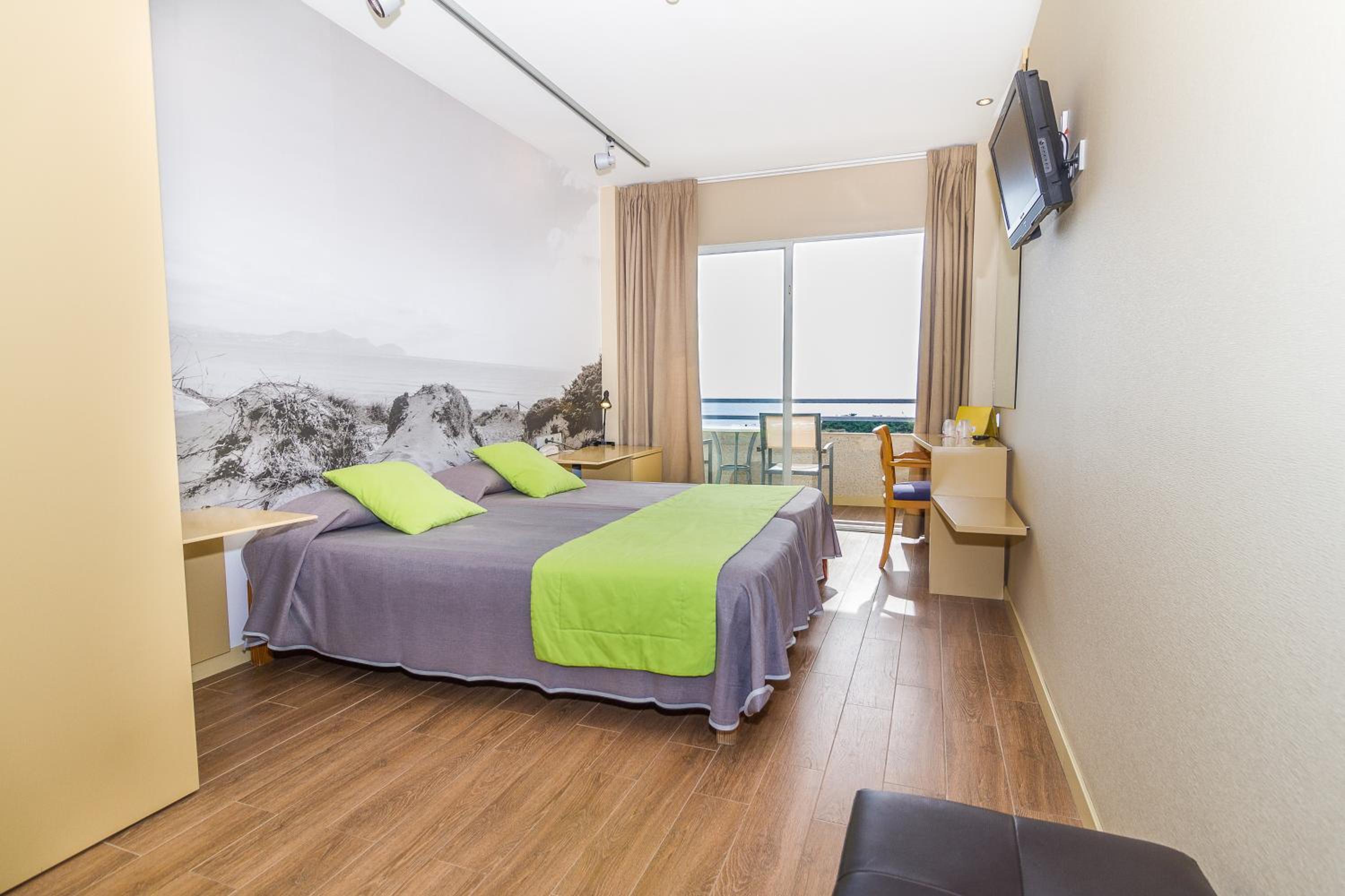 Habitación Doble con Balcón y Vista al Mar