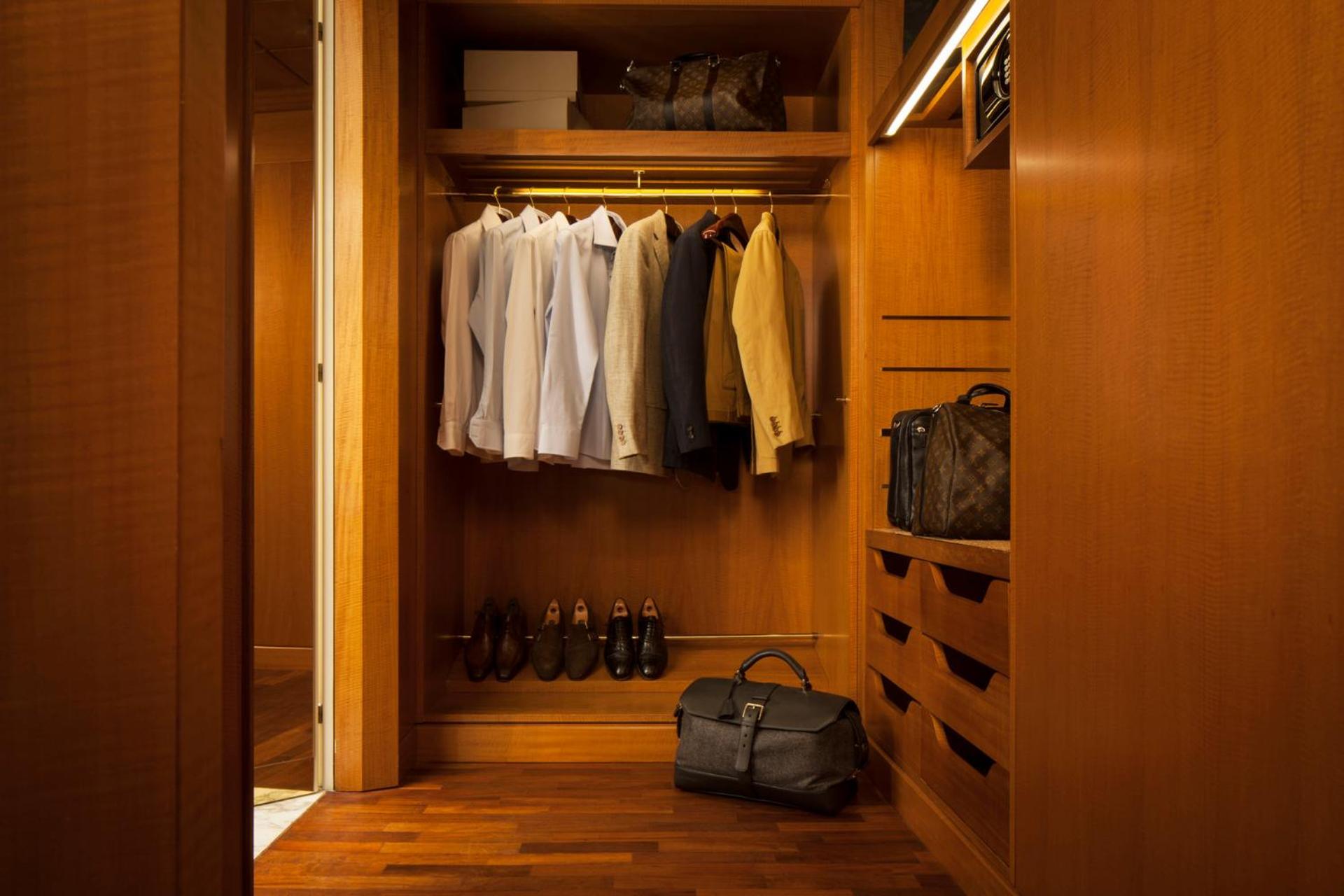 Premium King Room photo 3