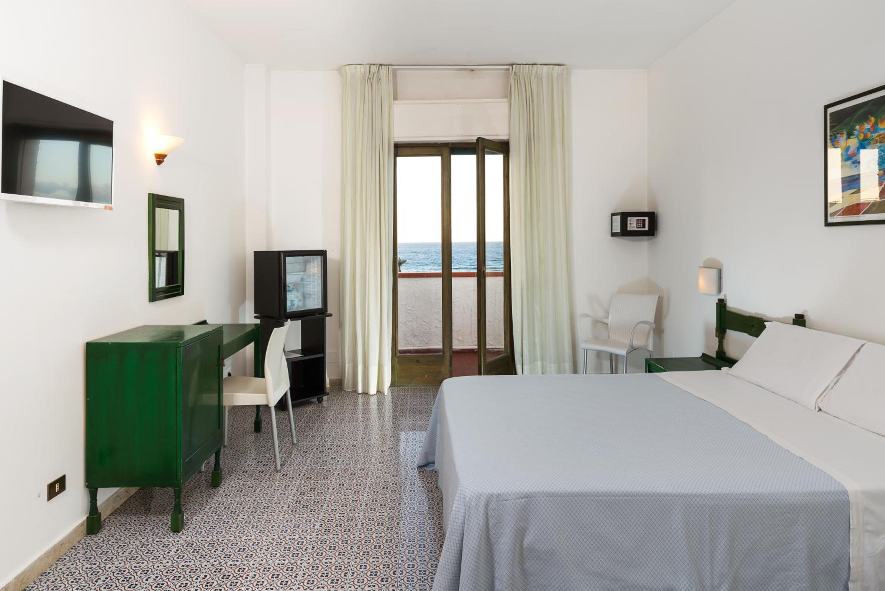 Standard Double Room - Photo 3