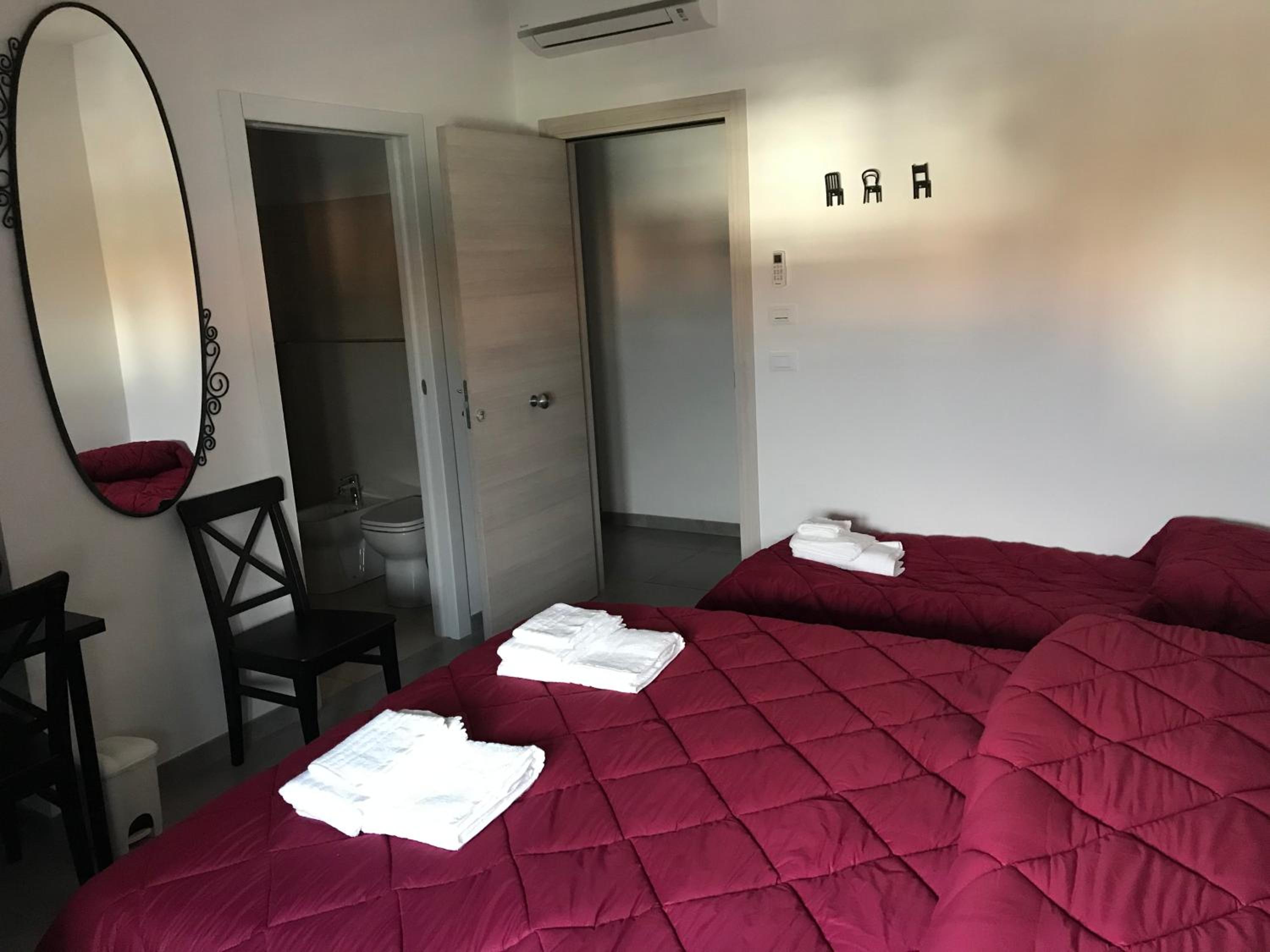 Double Room with Extra Bed - Photo 12