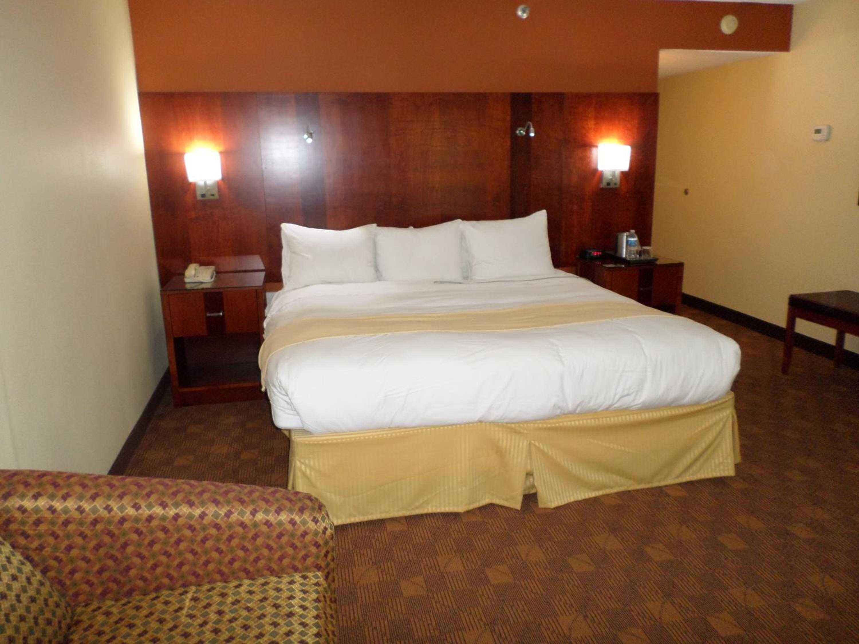 King Room - Accessible/Non-Smoking photo 2
