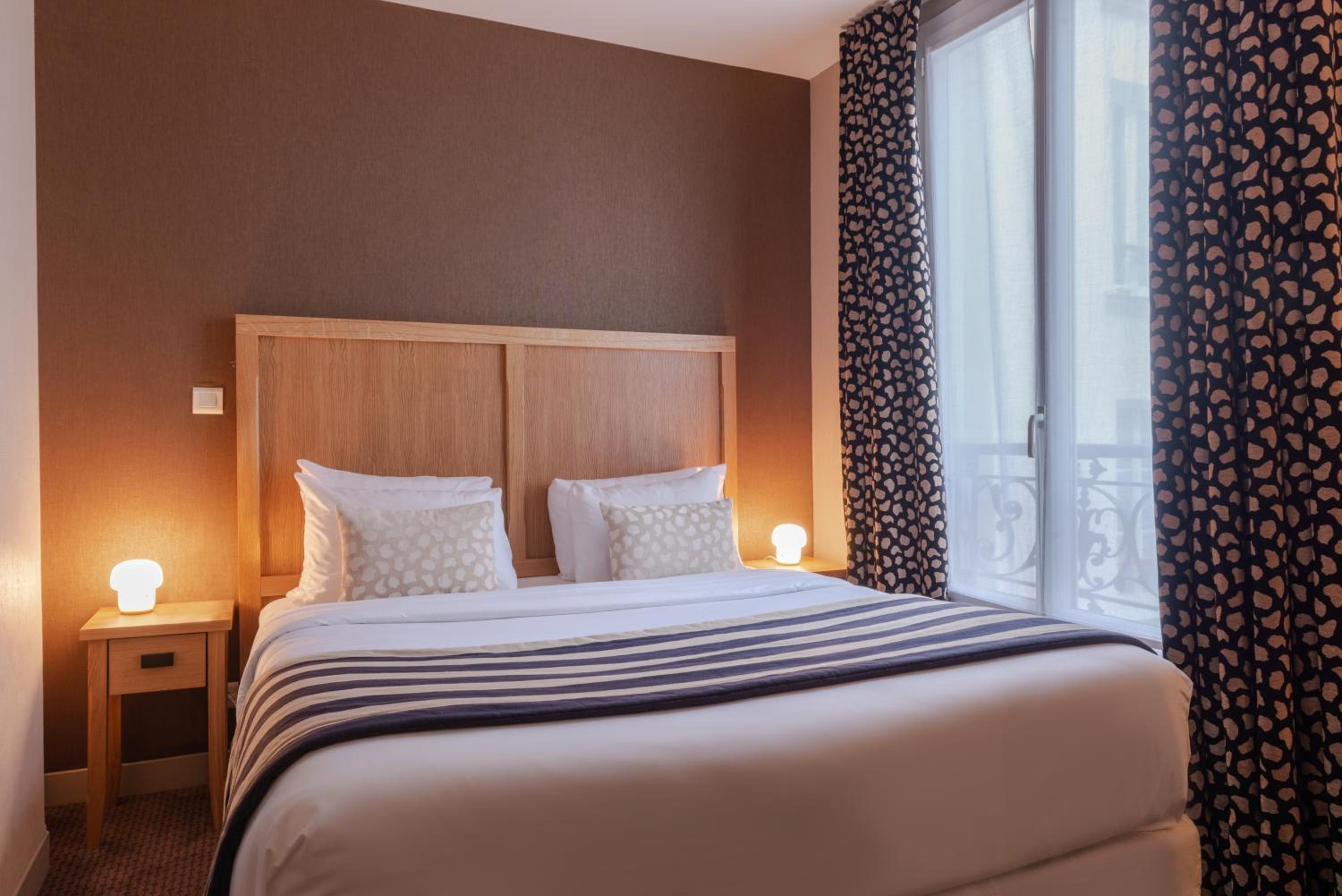 Standard Double Room thumbnail 5