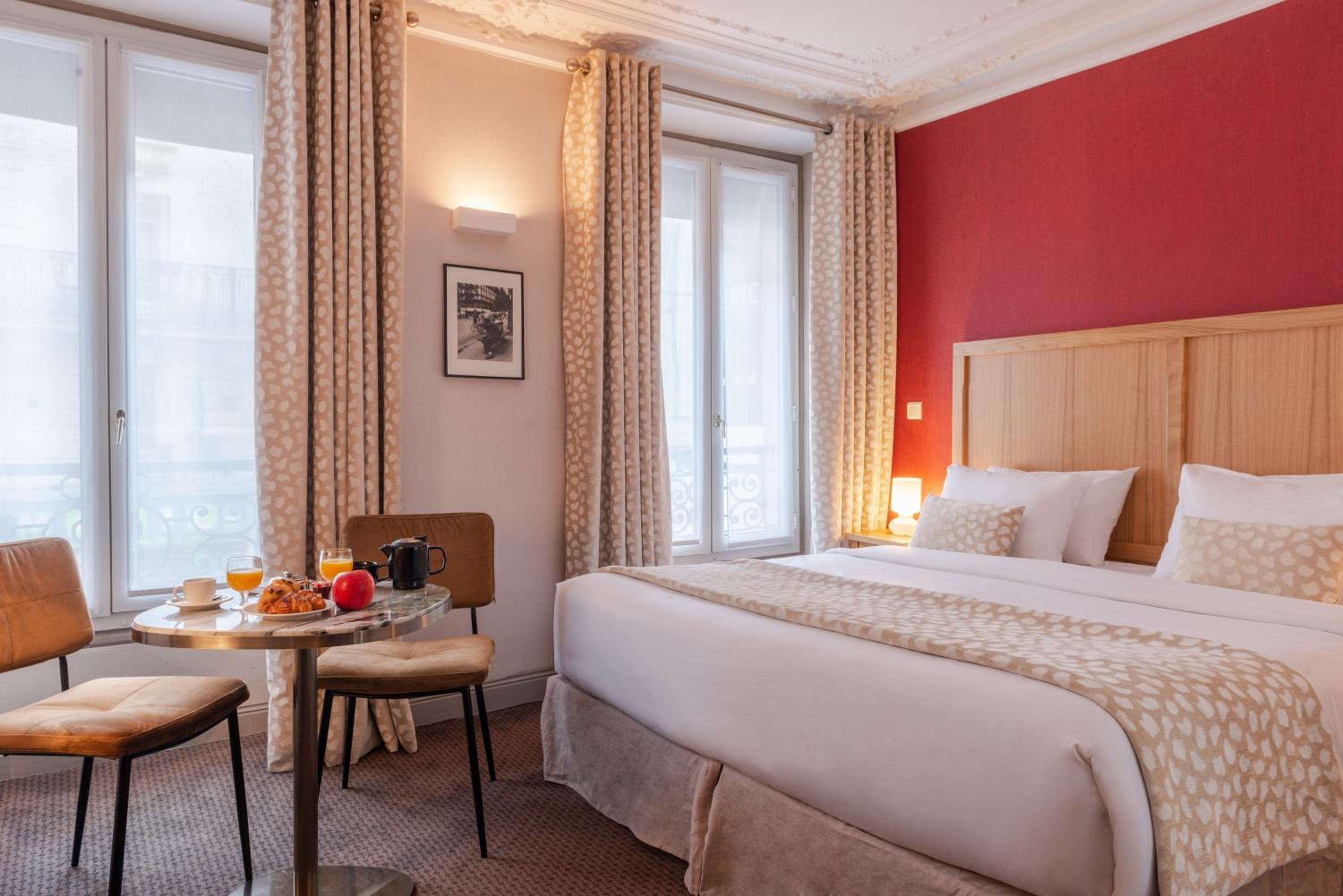 Superior Double or Twin Room thumbnail 6