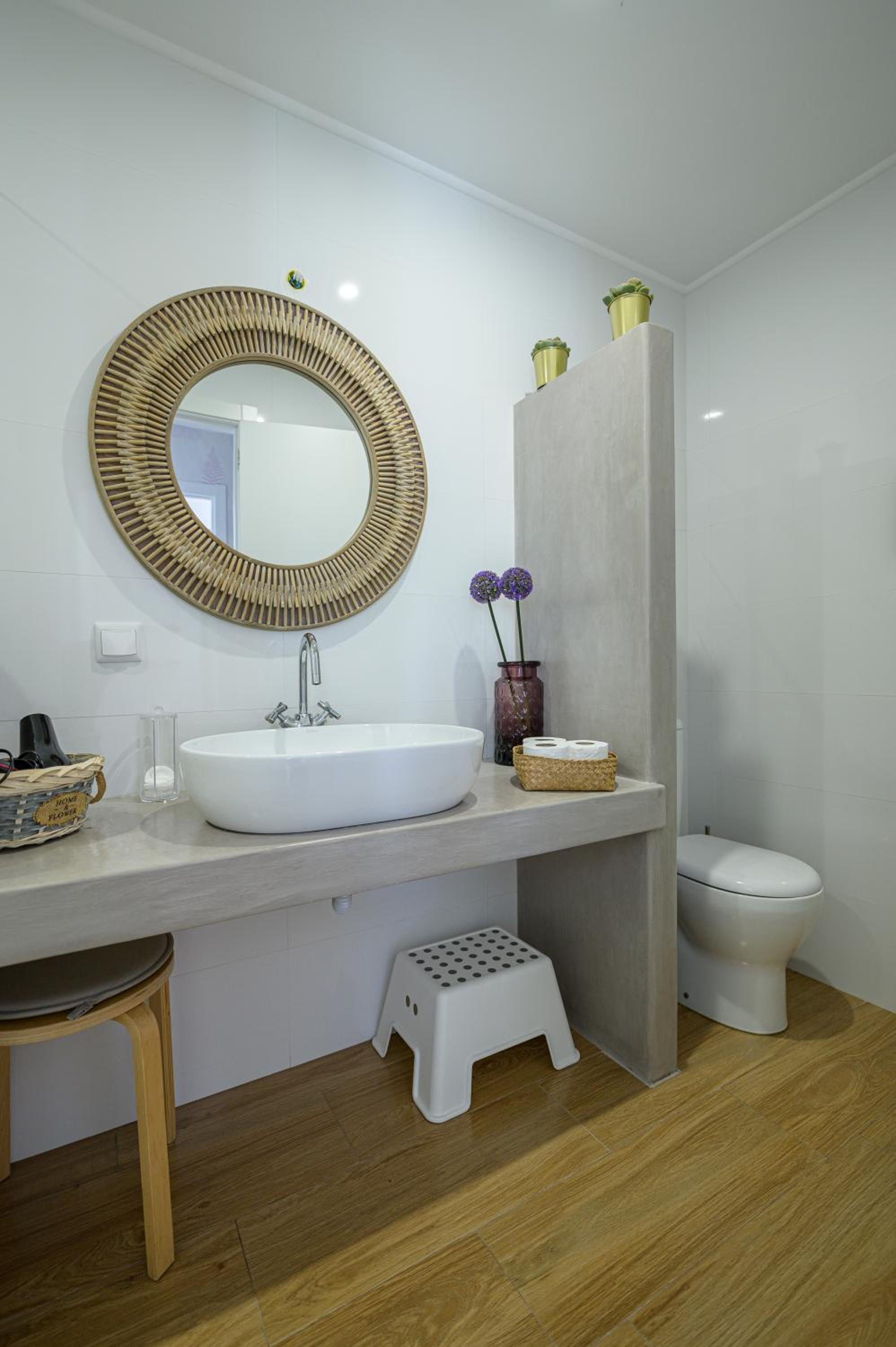 Family Room with Private Bathroom - Photo 5