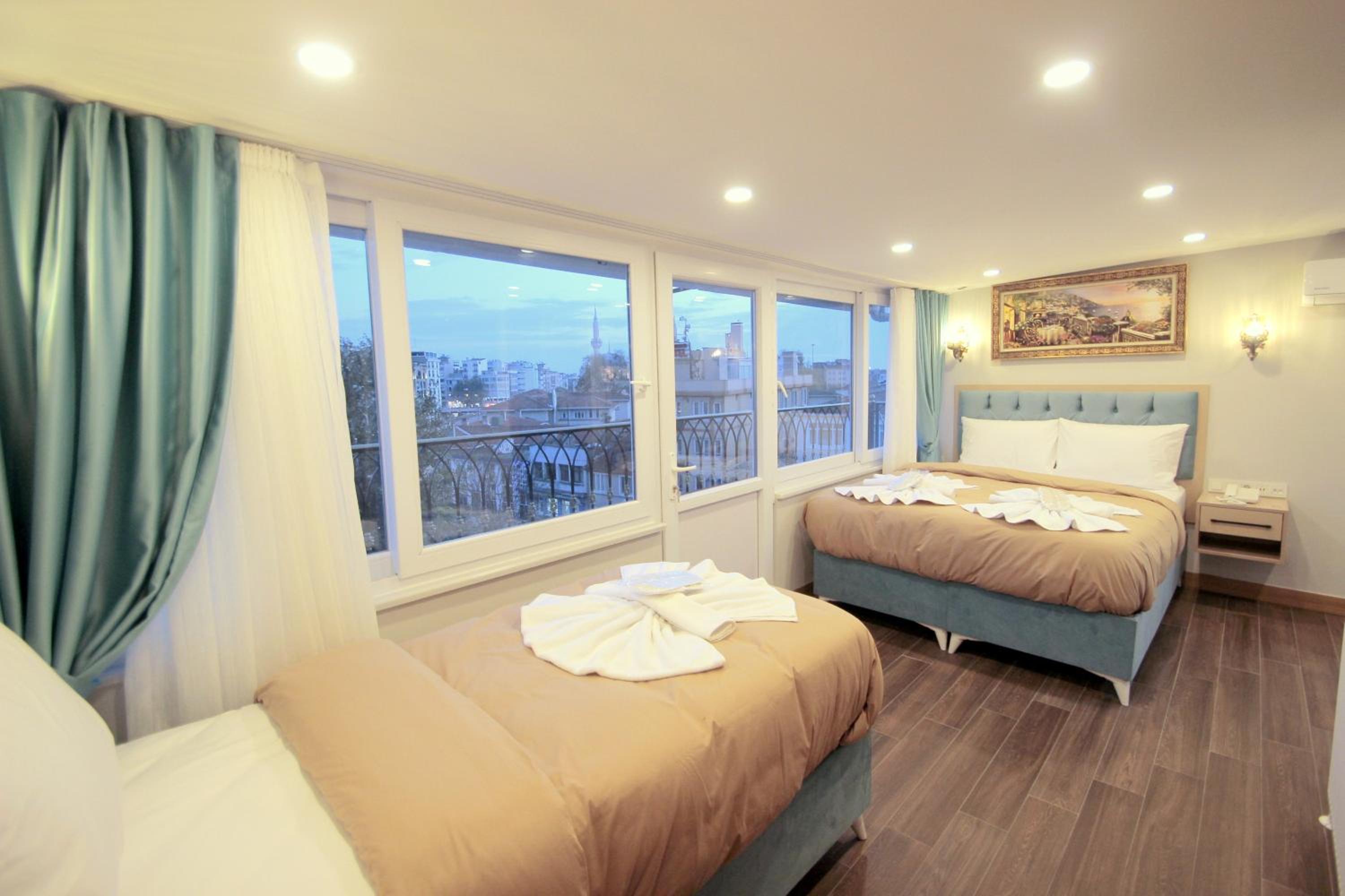 Deluxe Triple Room photo 2