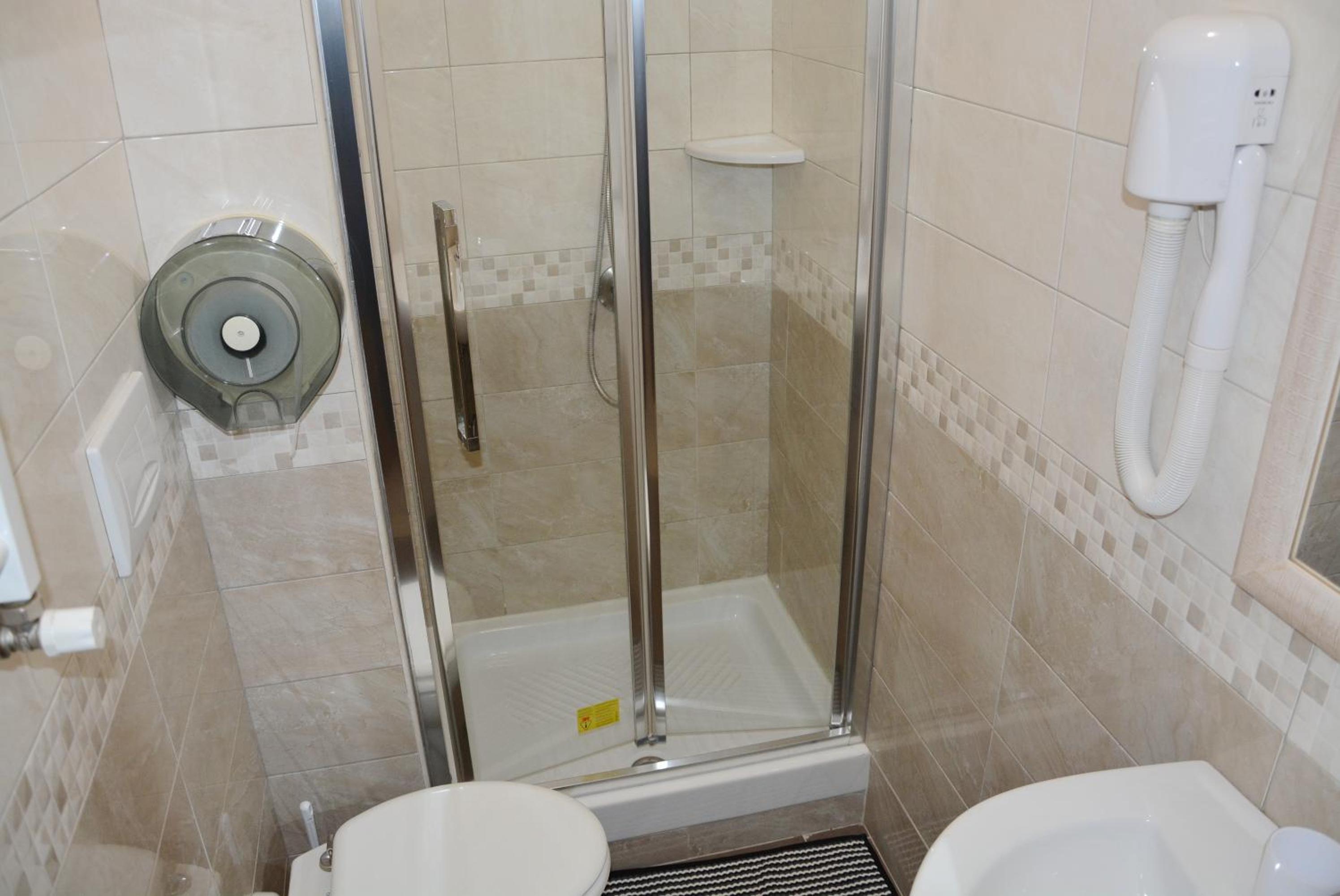 Standard Triple Room photo 2